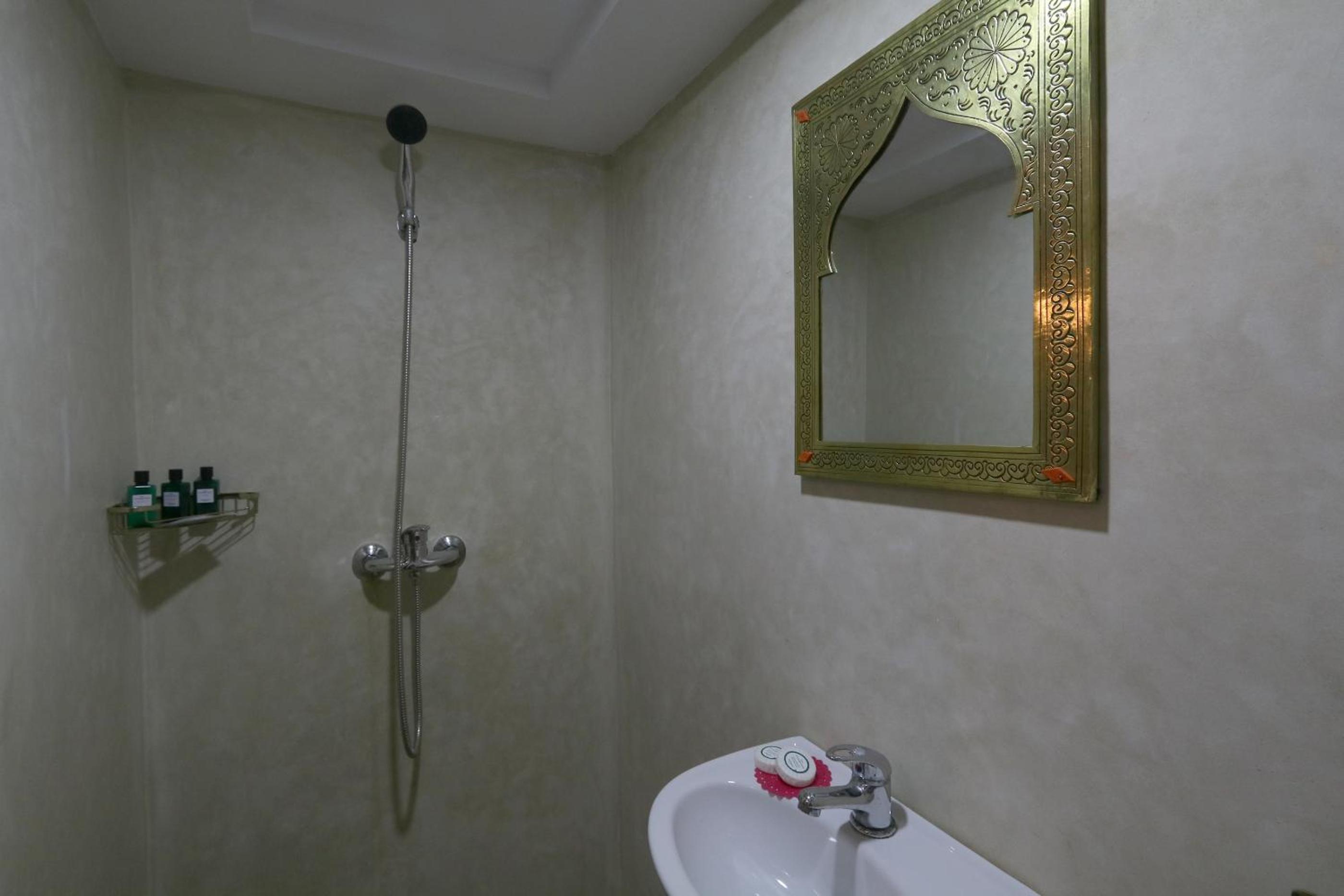 Deluxe Double Room - Photo 8
