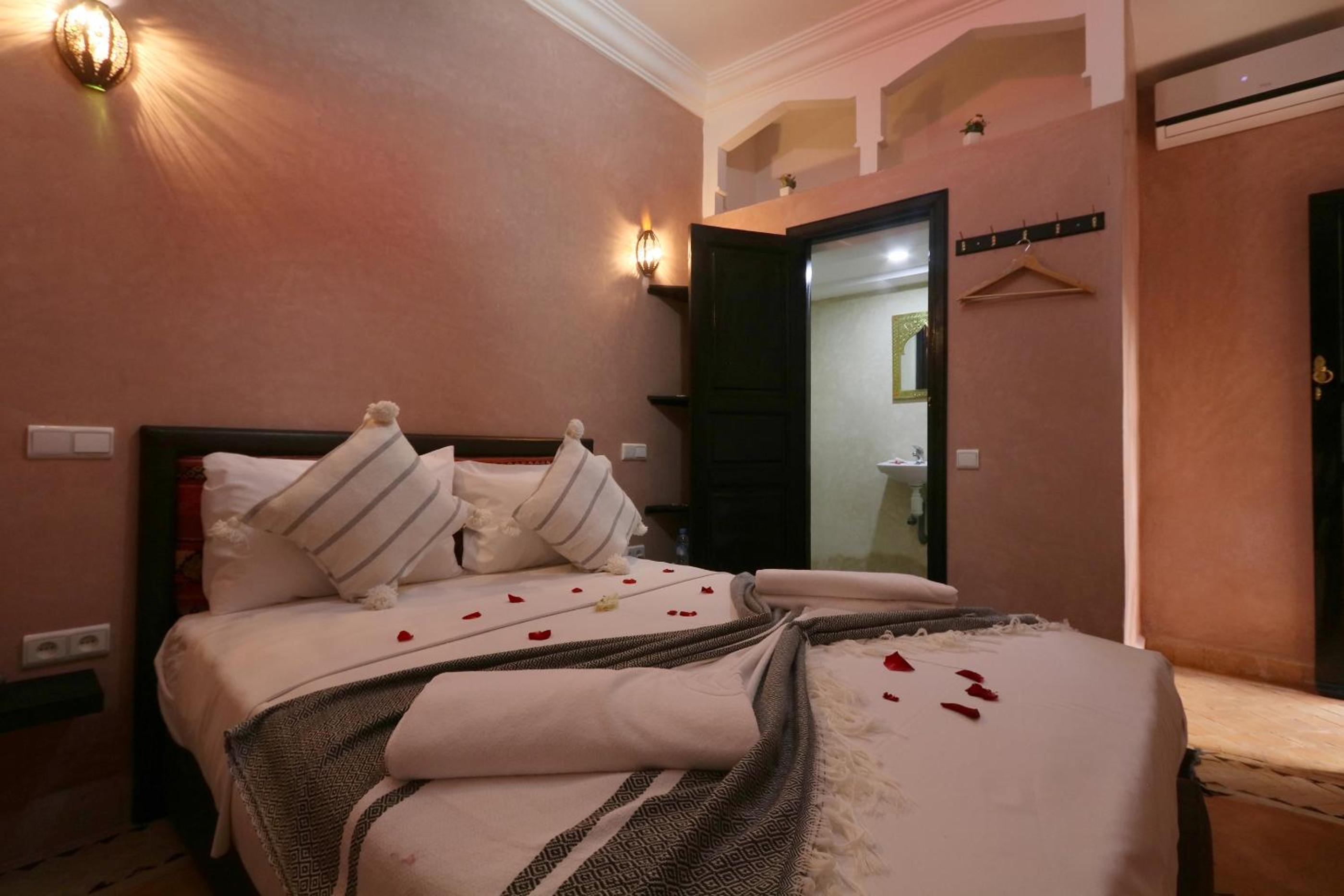 Deluxe Double Room - Photo 7