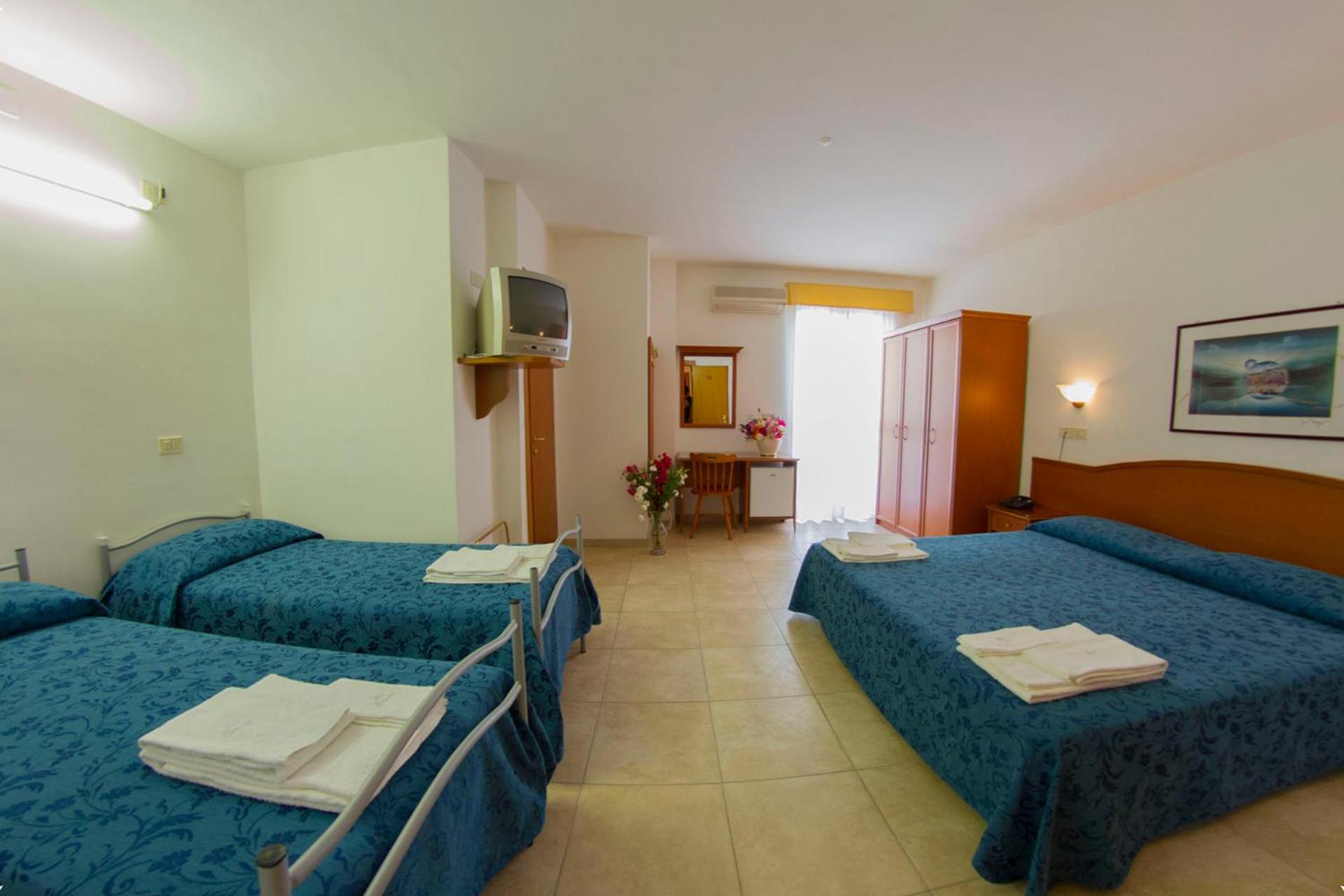 Quadruple Room with Balcony photo 1
