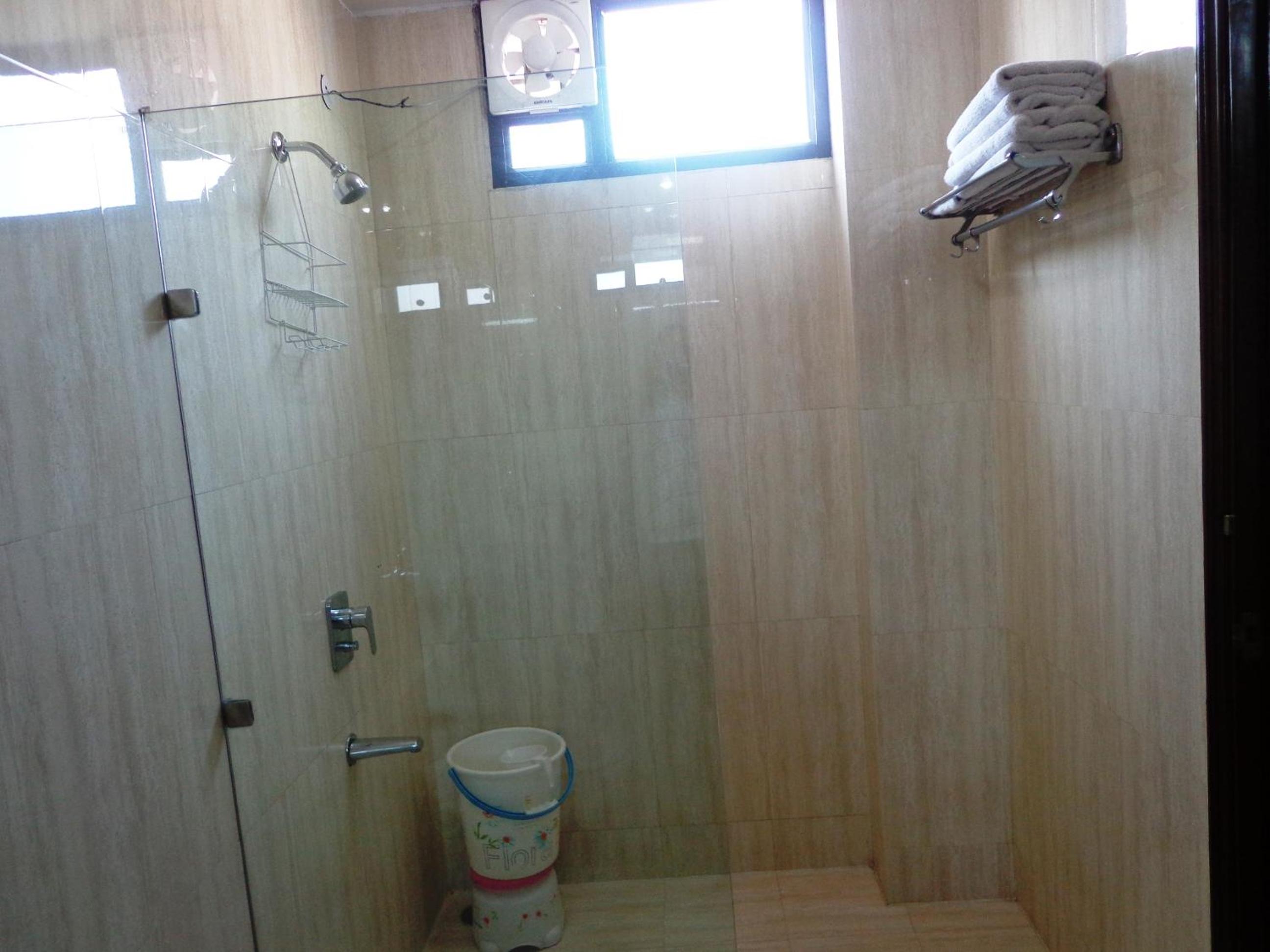 Standard Double or Twin Room - Photo 6