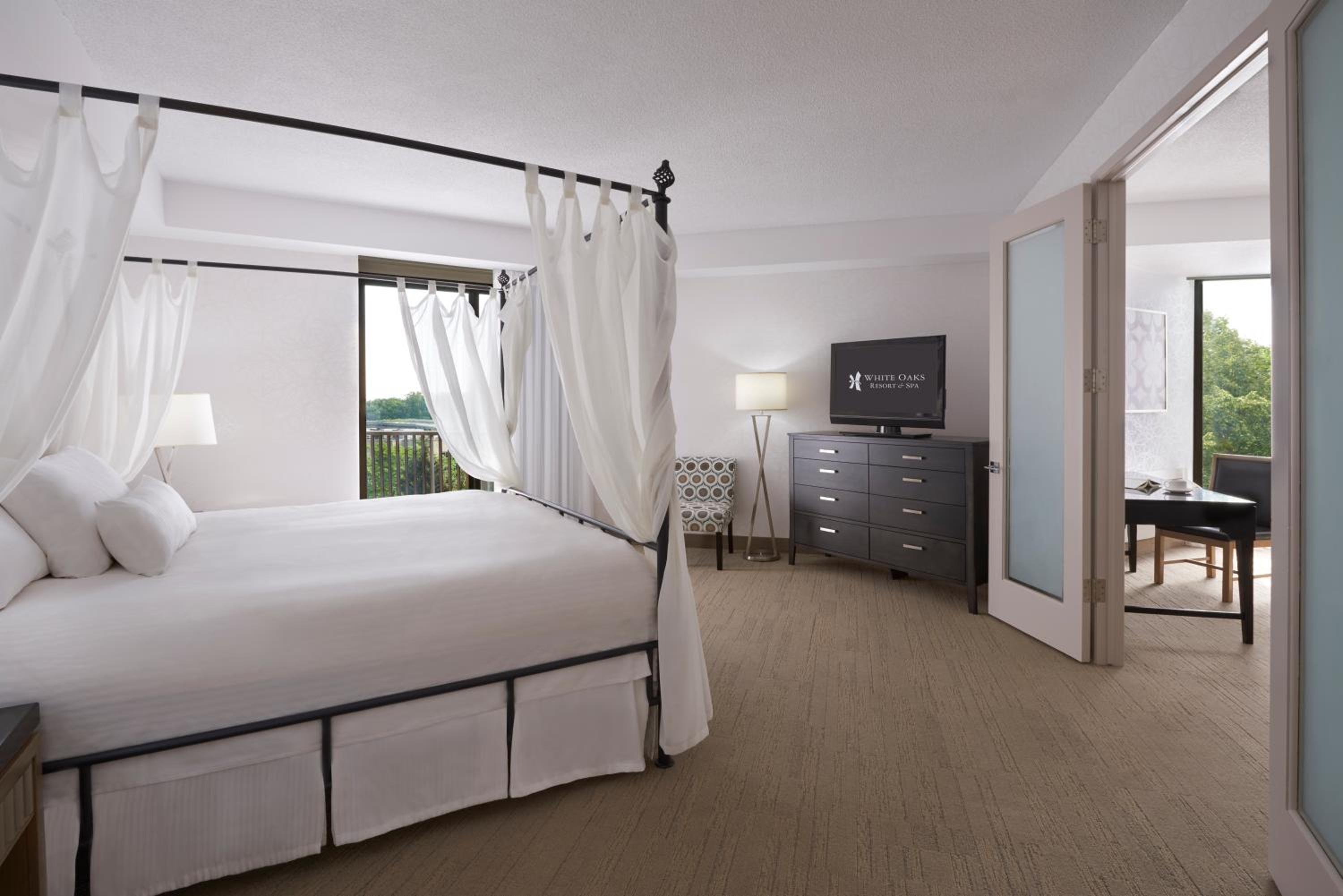 Luxury Deluxe Suite - Photo 1