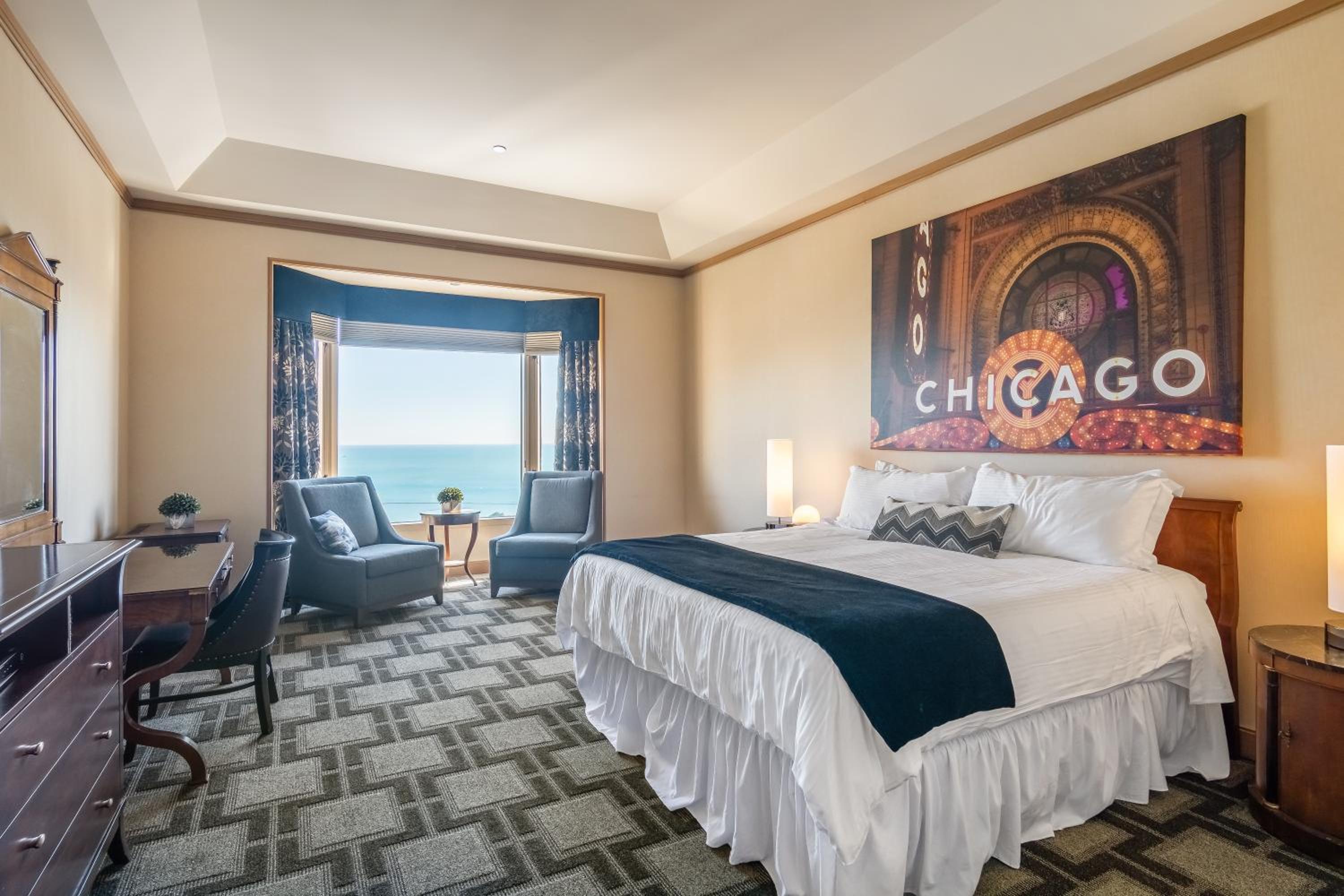 King Room with Lake View - Photo 5