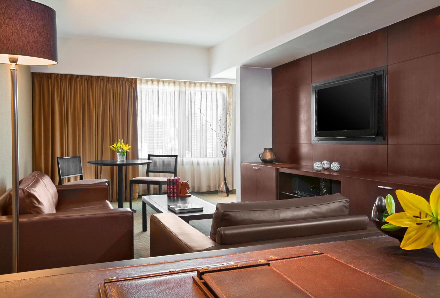 Presidential Suite, 1 King thumbnail 6