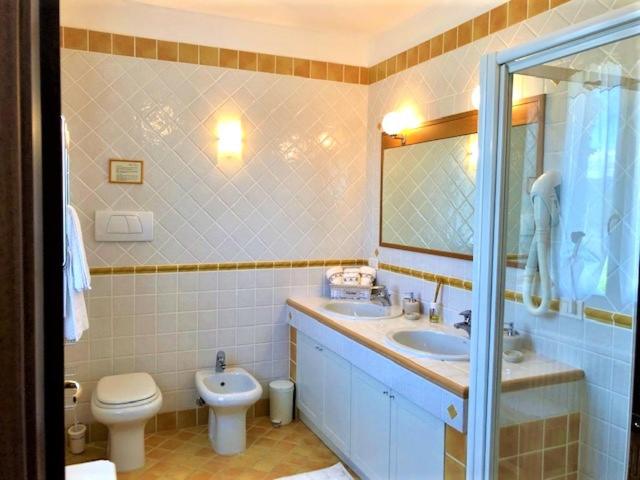 Family Room with Private Bathroom photo 2