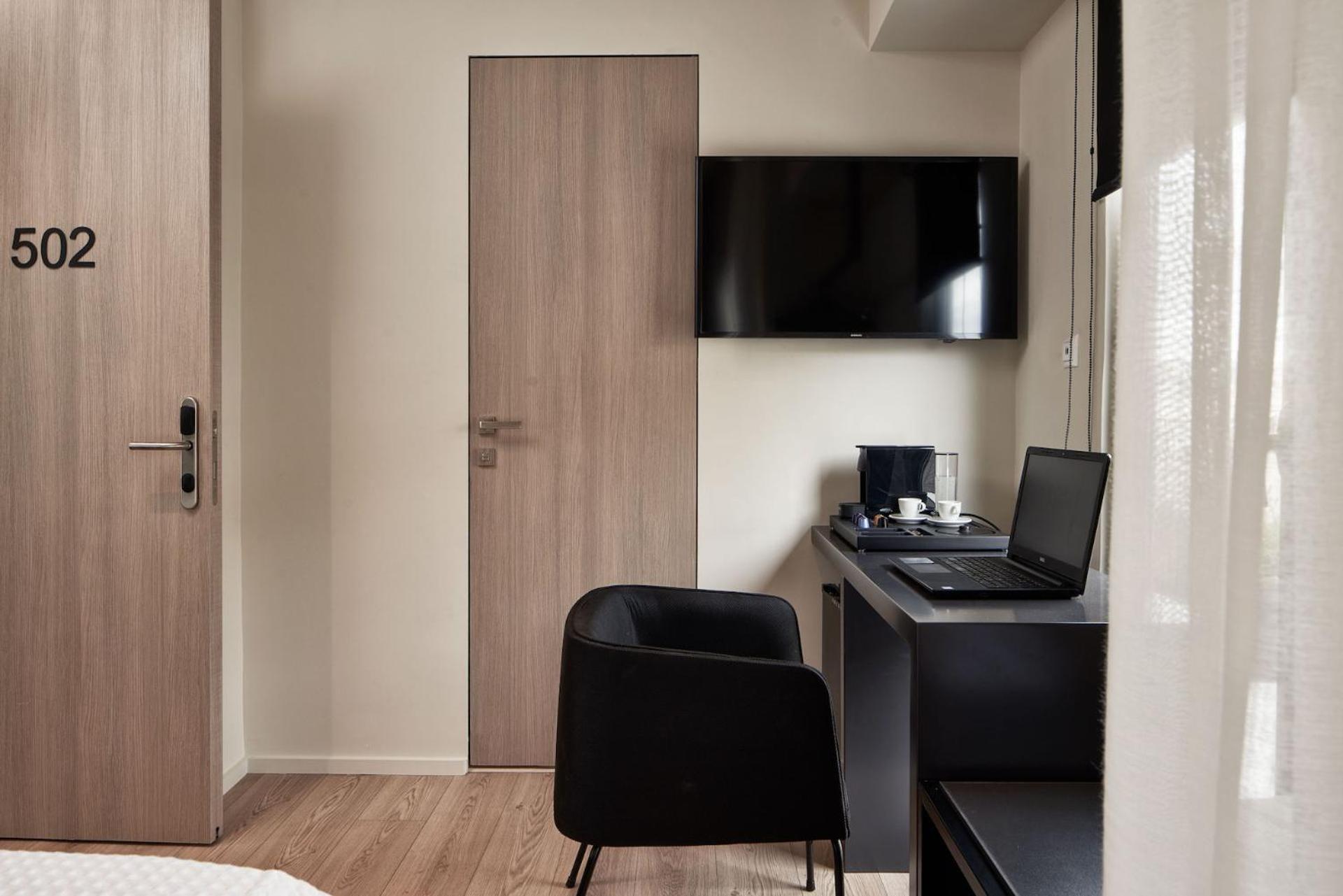 Premium Double Room With Balcony photo 3