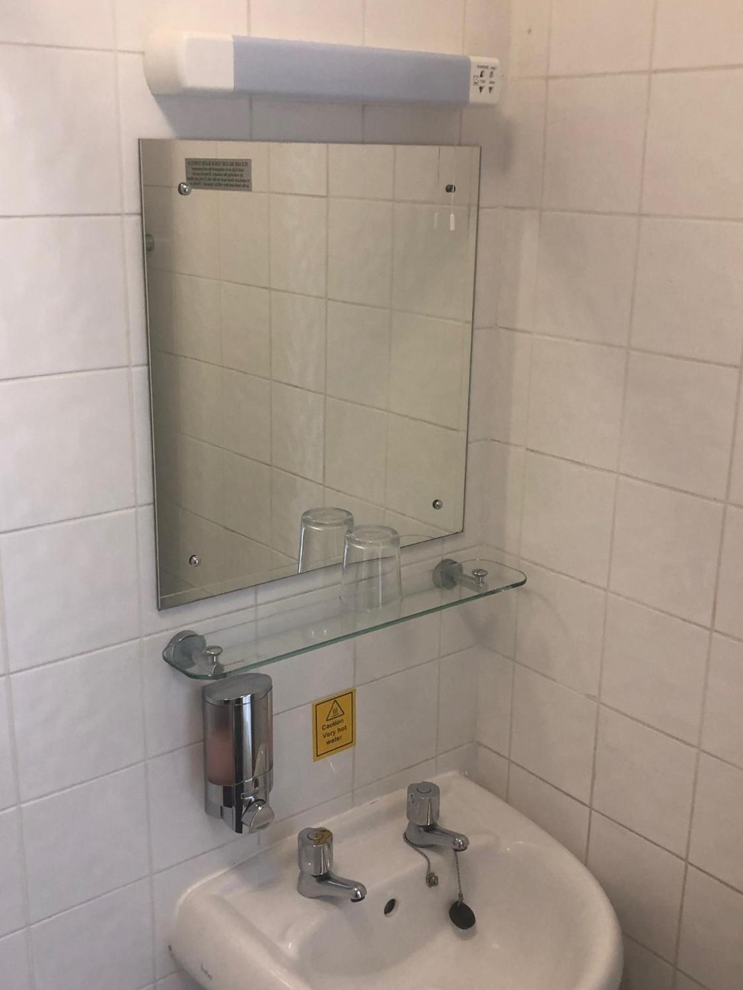 Twin Room with Shower photo 2