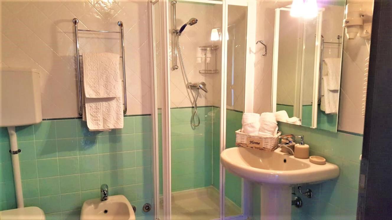 Deluxe Room (2 Adults + 1 Child) photo 2