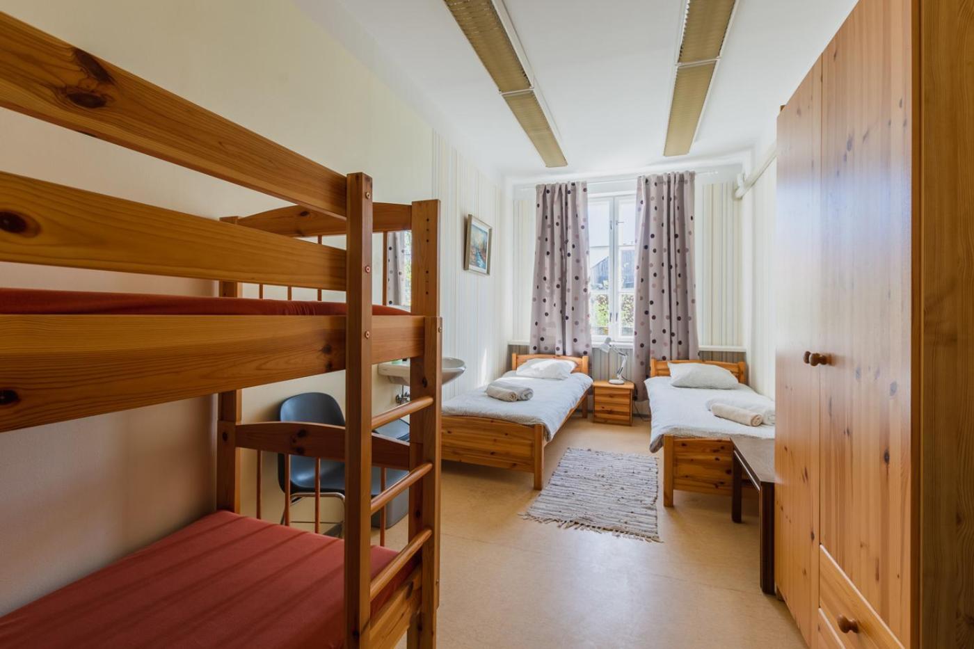 Quadruple Room with Shared Bathroom photo 2