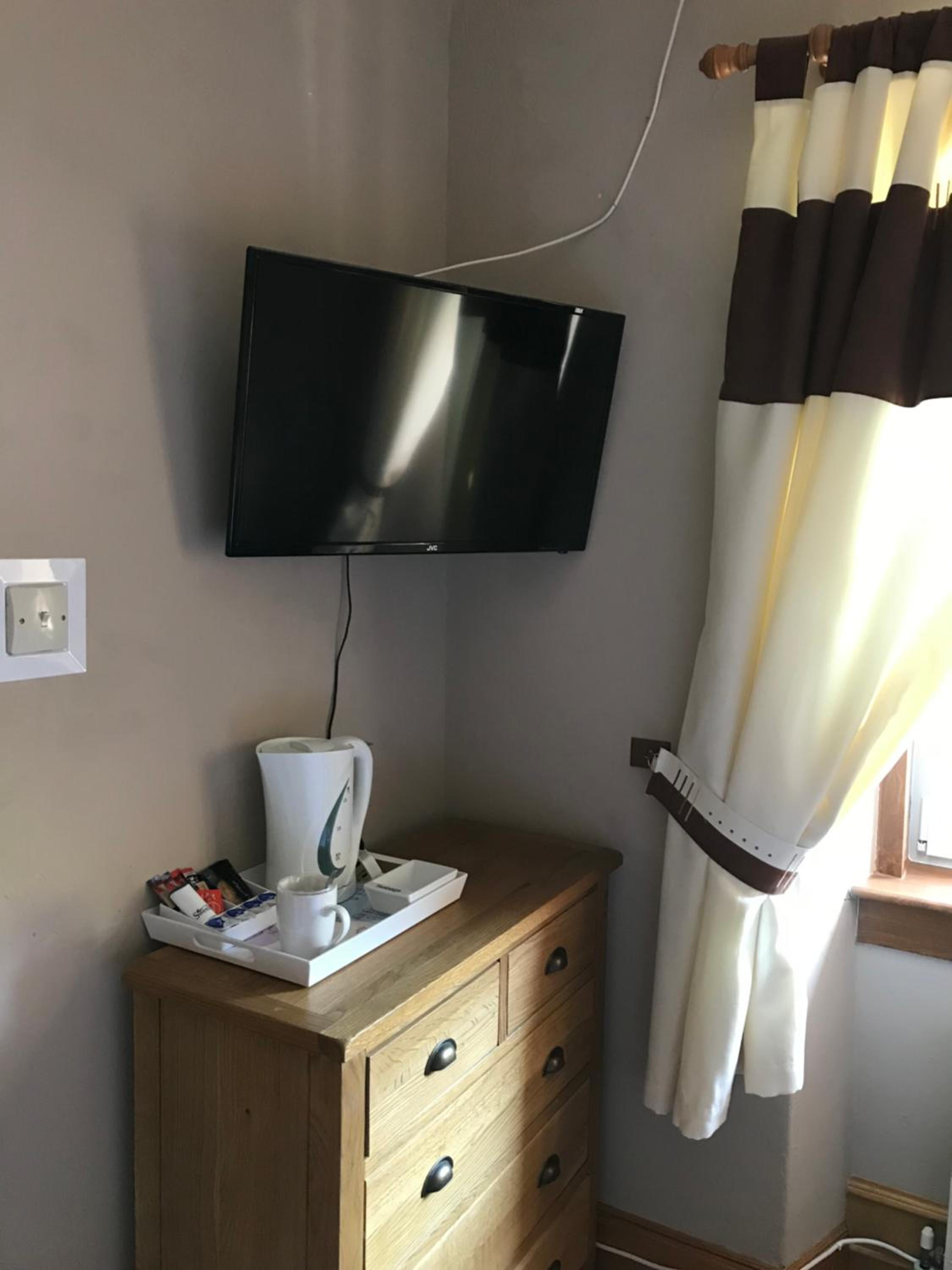 Single Room with Private Bathroom photo 2