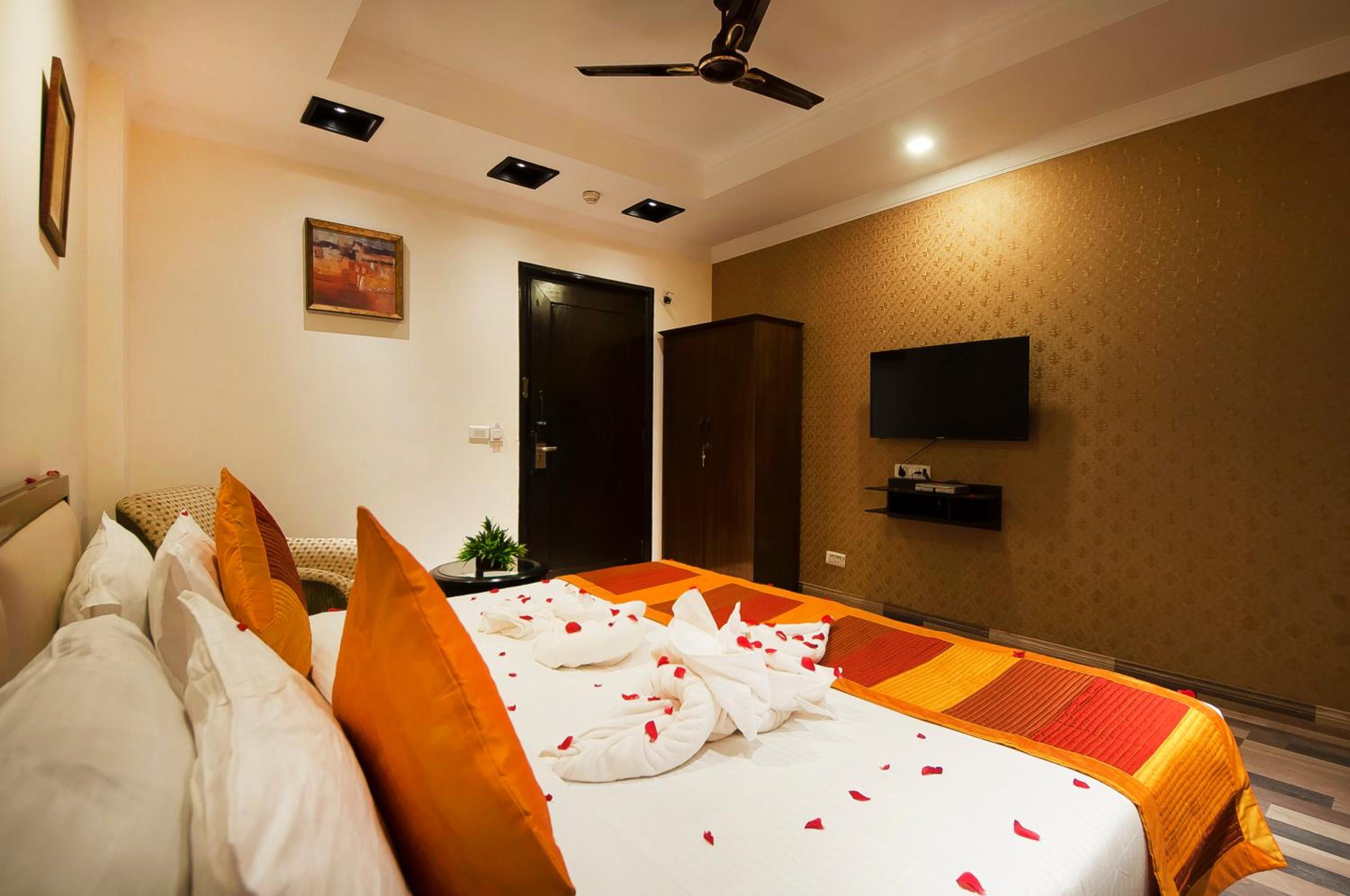 Day Use Room From 11 Am - 6 Pm For Same Day Check In And Check Out With Complimentary Water Bottle And Welcome Drink; 20% Discount On Food - Photo 10