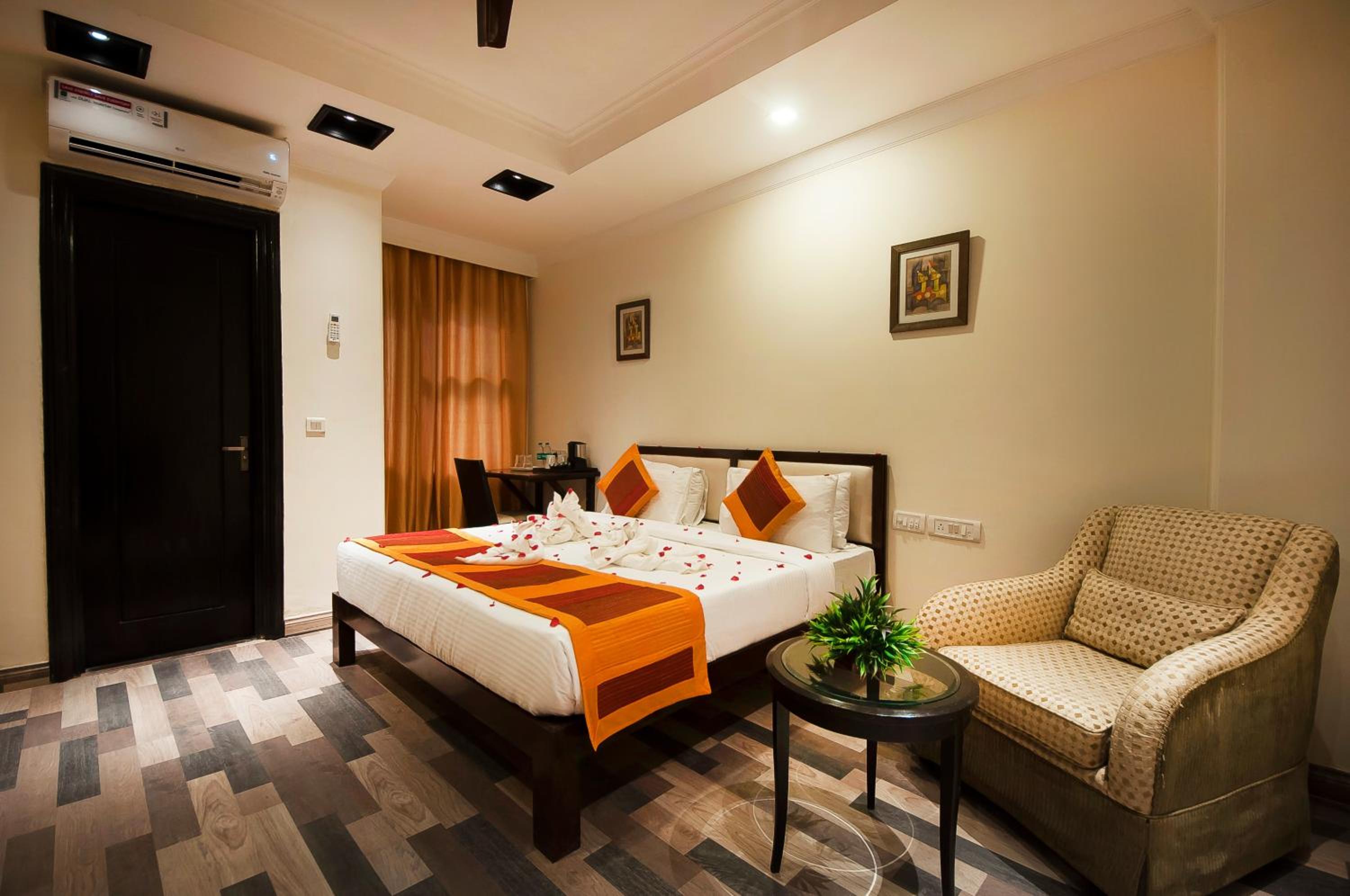 Day Use Room From 11 Am - 6 Pm For Same Day Check In And Check Out With Complimentary Water Bottle And Welcome Drink; 20% Discount On Food - Photo 2