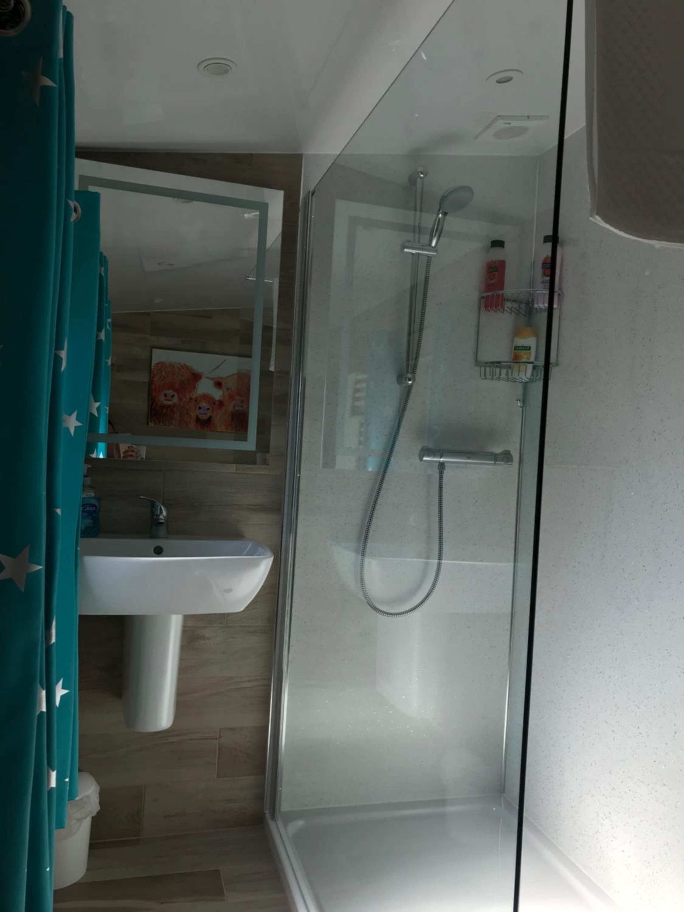 Single Room with Private Bathroom photo 3