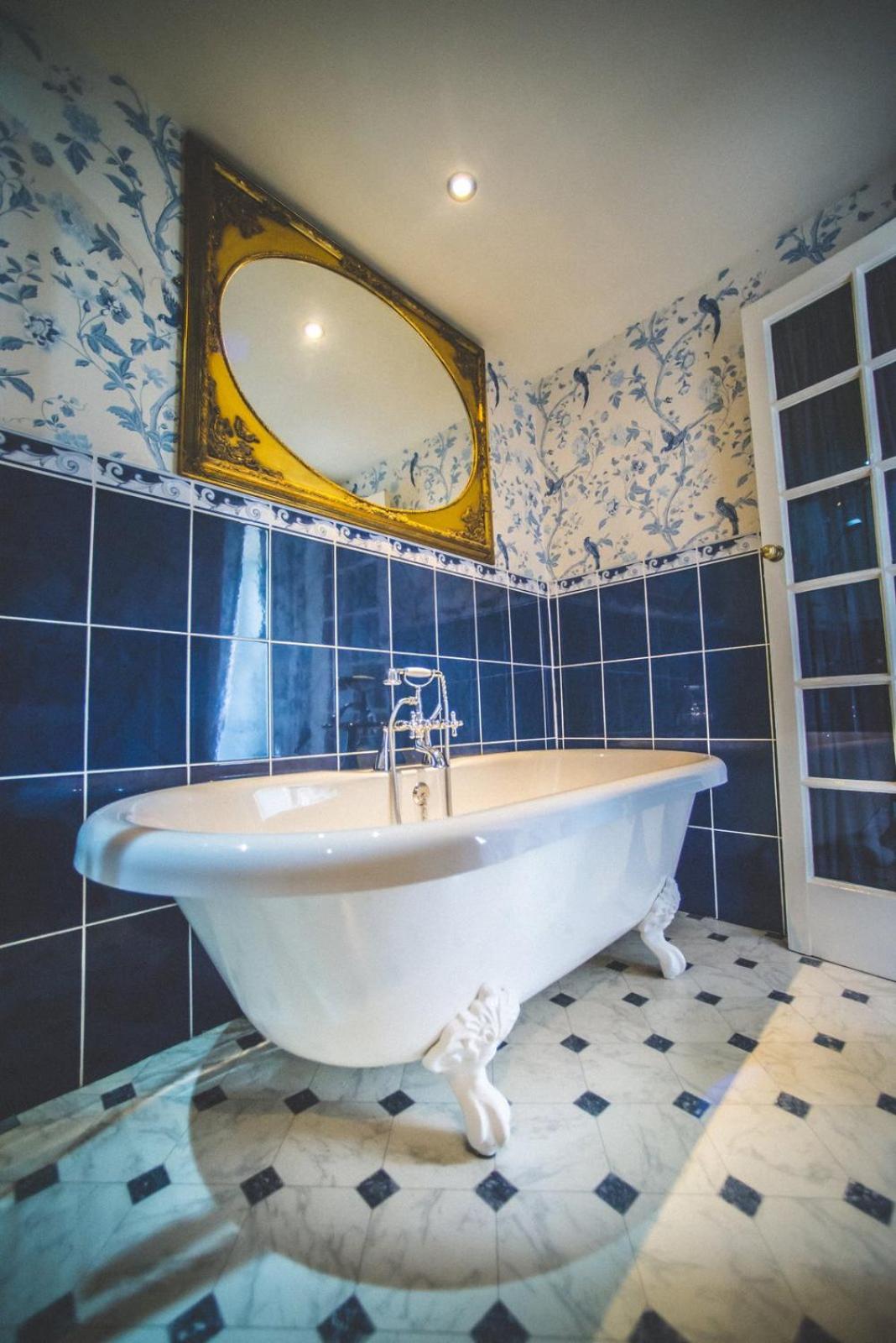King Suite - Photo 2