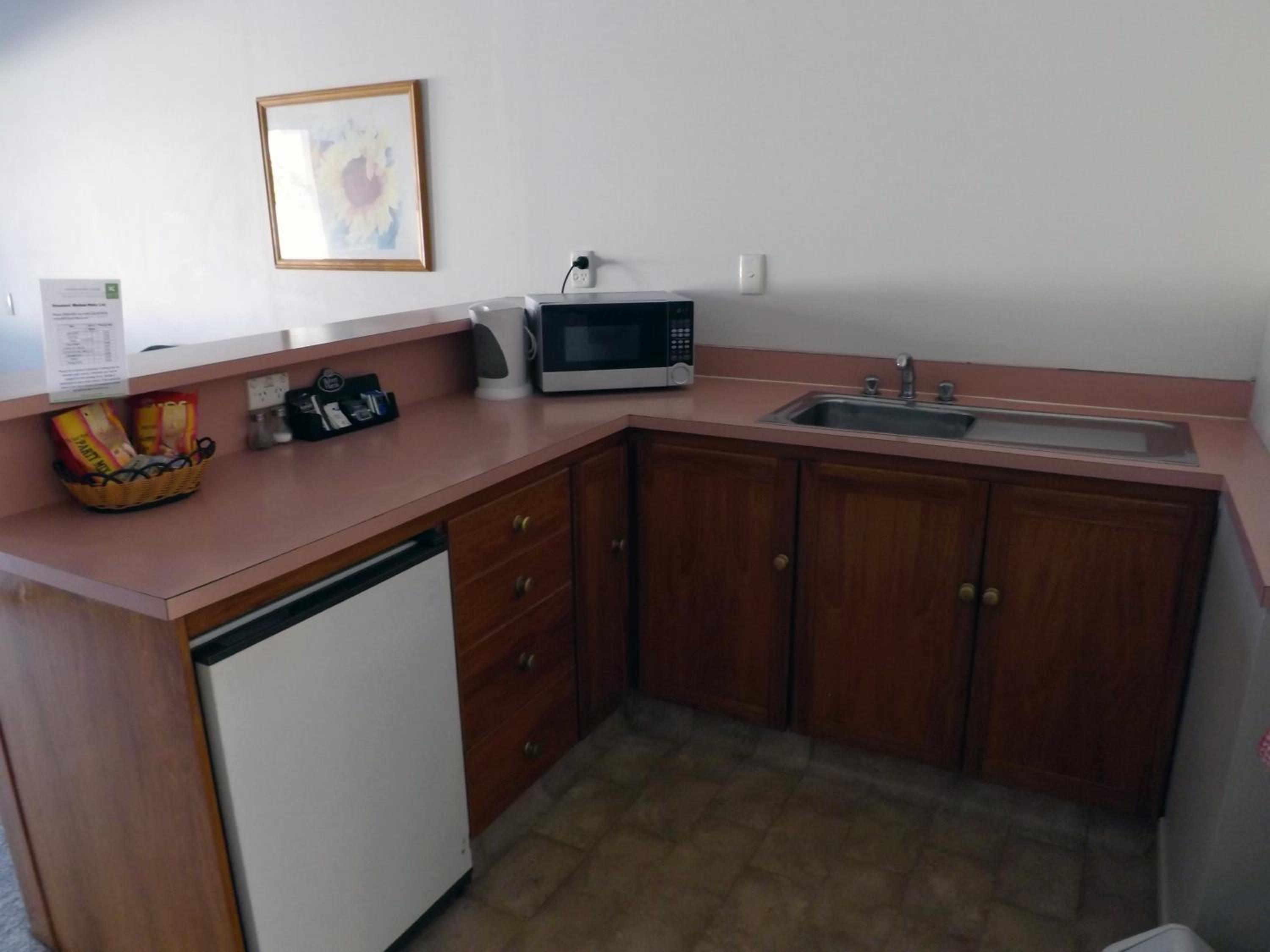 One-Bedroom Suite - Photo 2