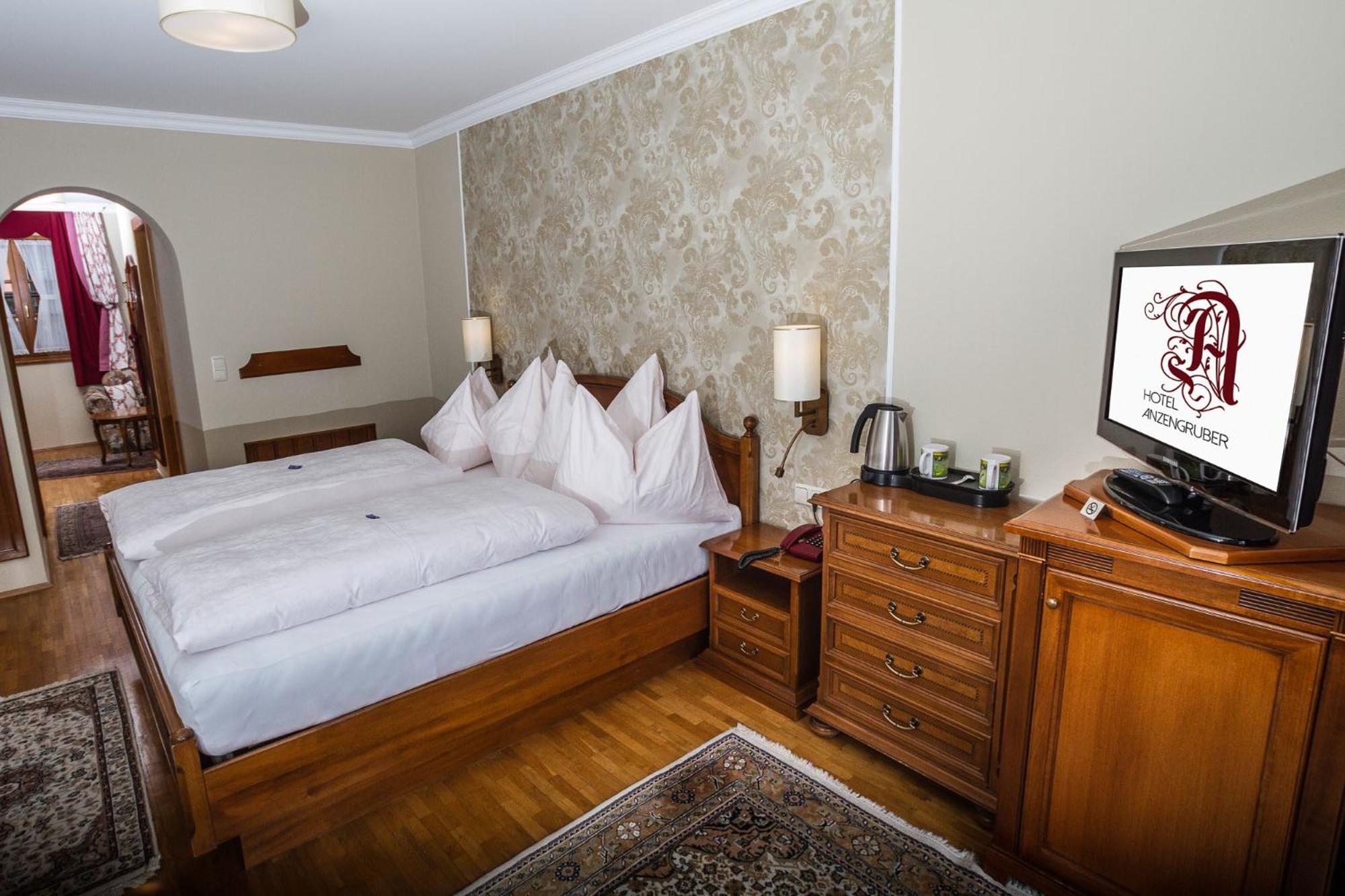 Junior Suite with Balcony and Lake View photo 1