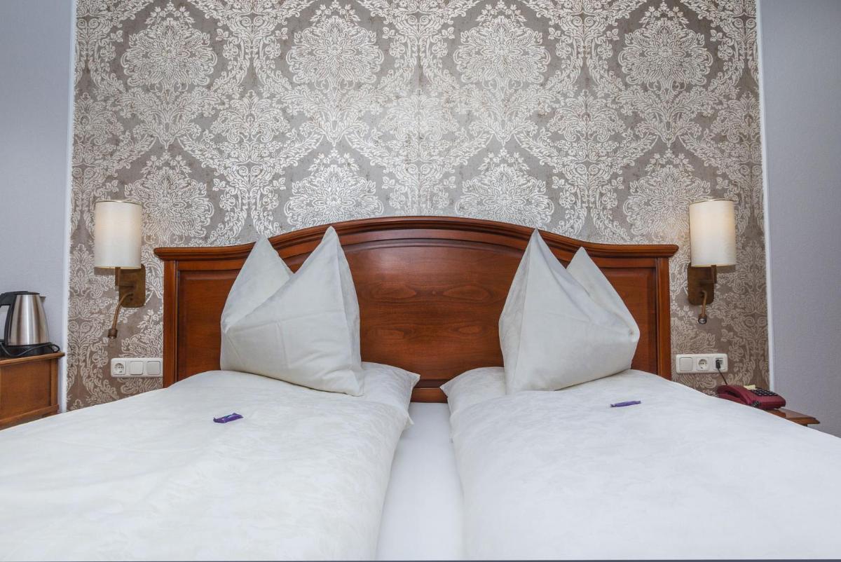 Deluxe Double Room with Balcony and Lake View photo 3