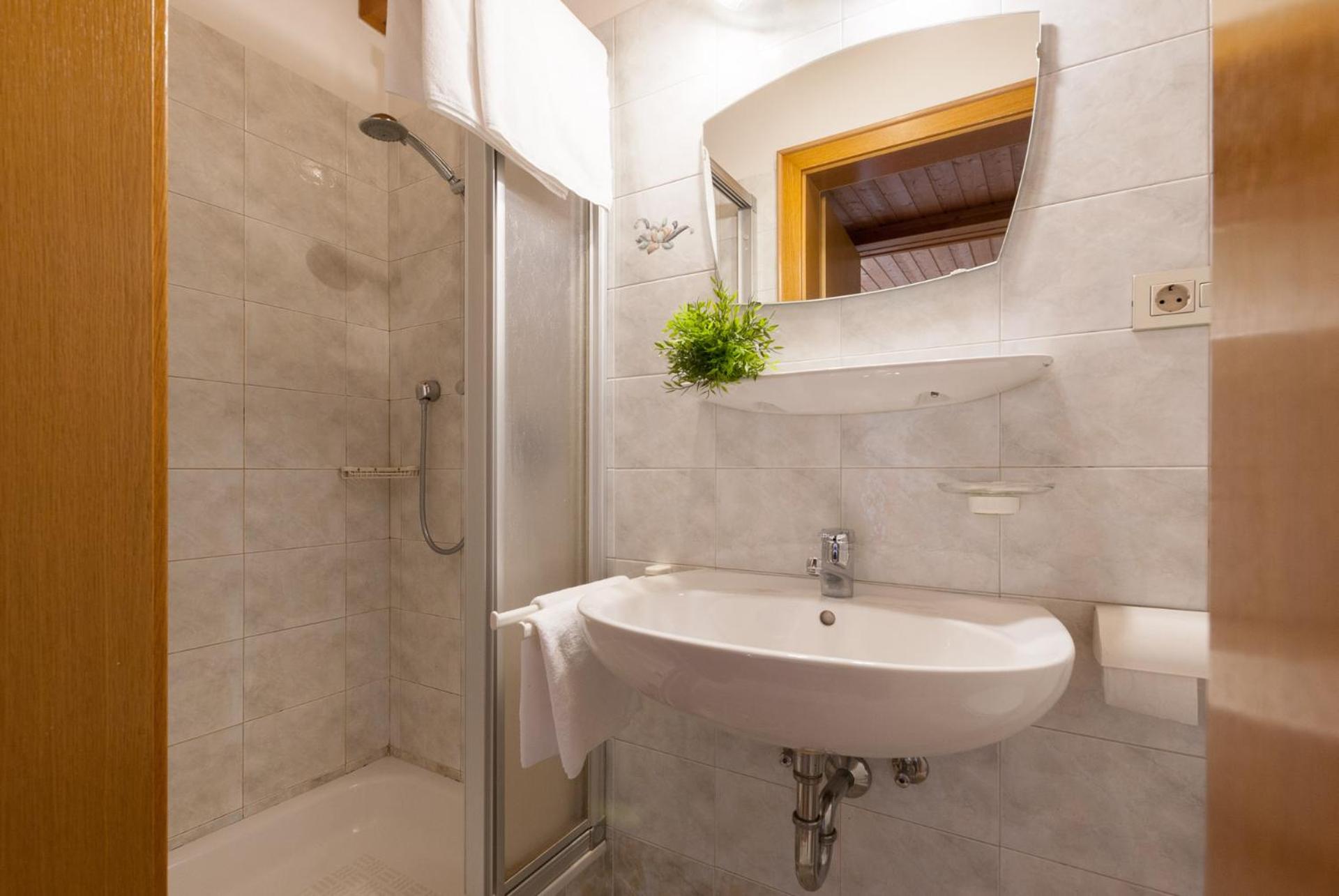 Standard Triple Room - Photo 3