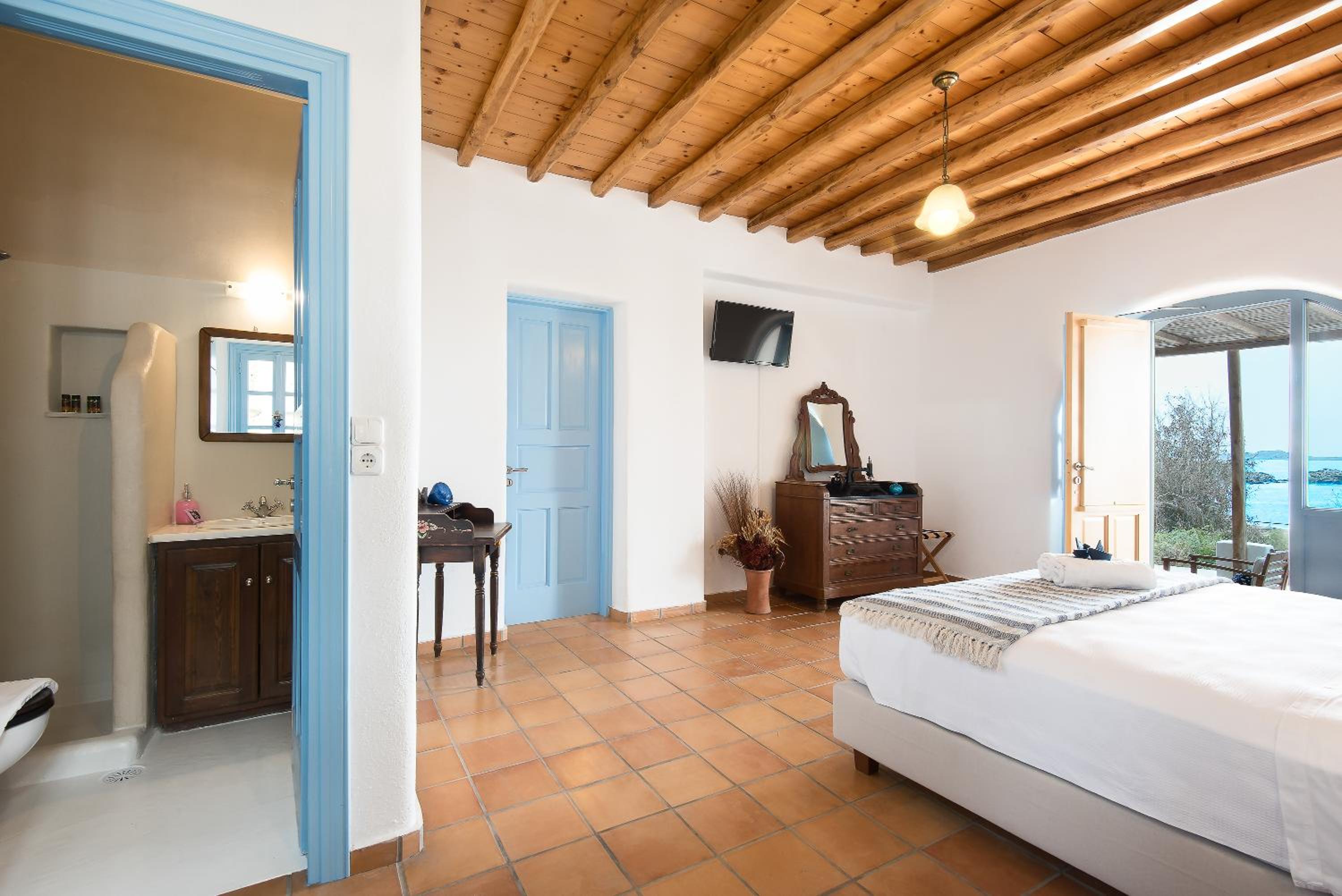2 Bedroom Superior Apartment with Sea View photo 3