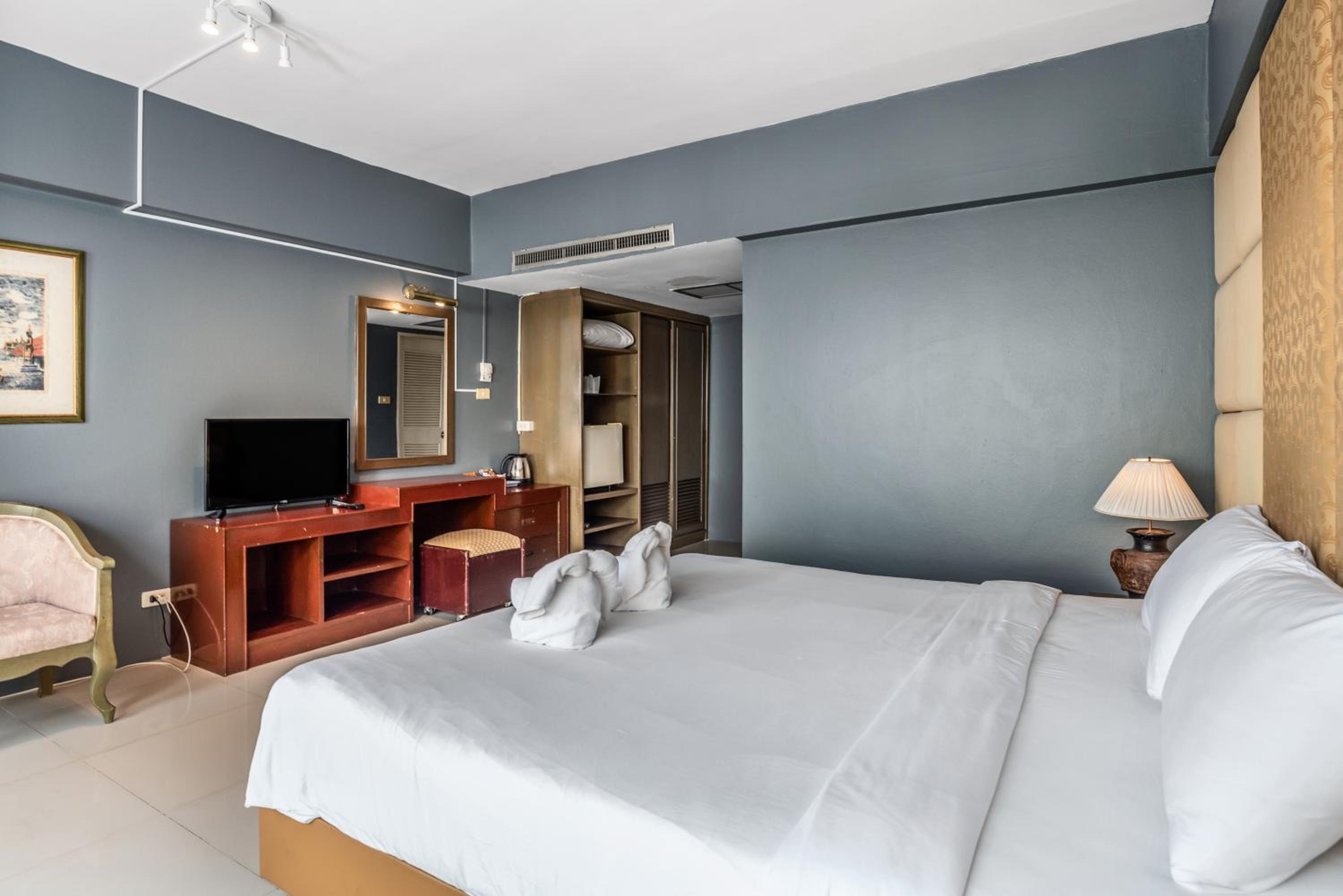 Superior King or Twin Room - Photo 3
