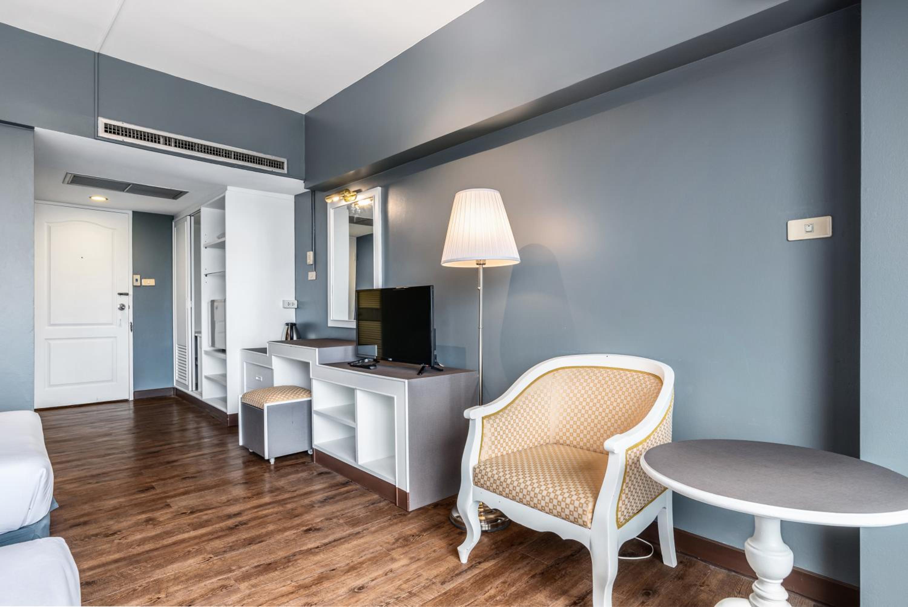 Deluxe King or Twin Room with River View - Photo 6