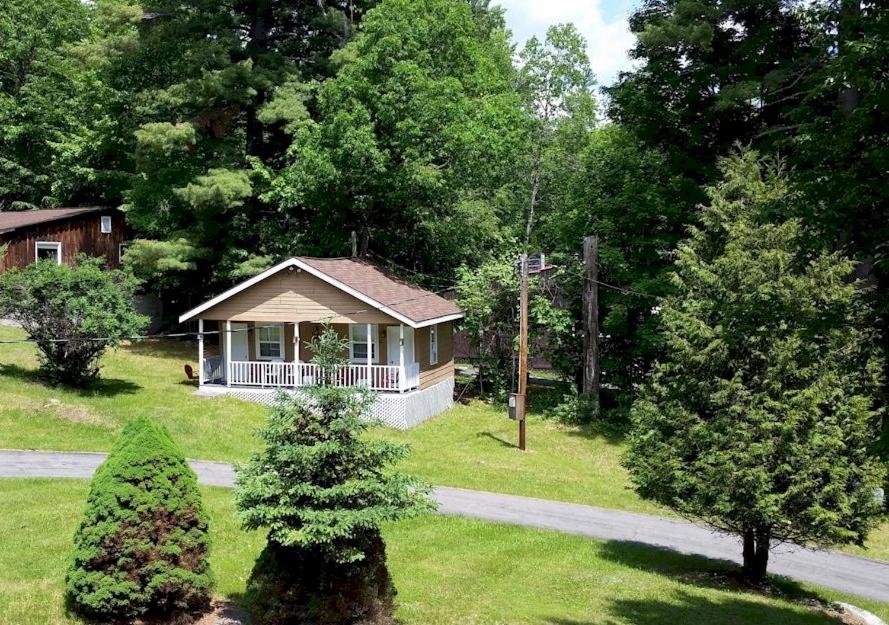 One-Bedroom Chalet - No Pets Allowed photo 2