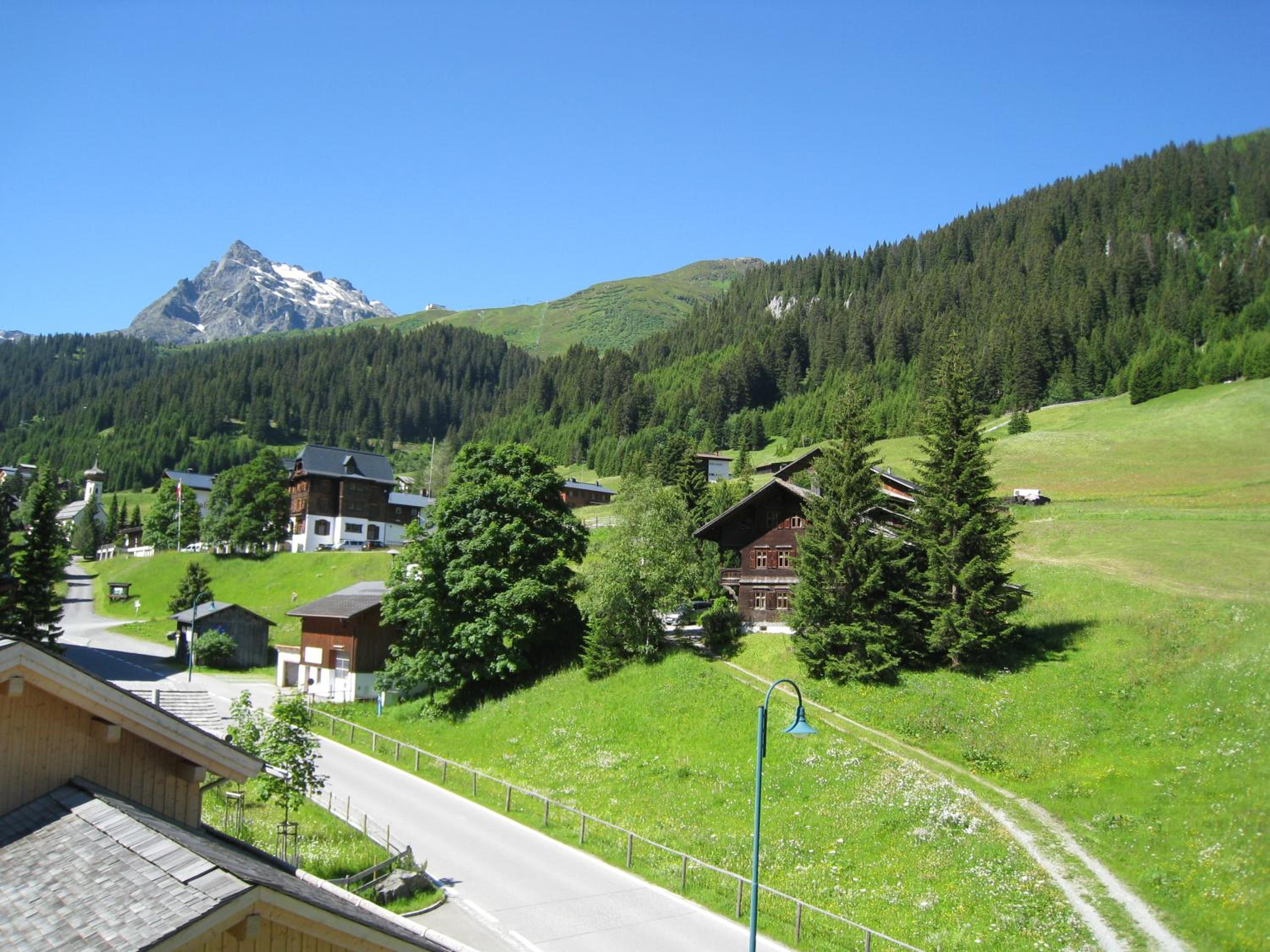 Apartment with Mountain View photo 3