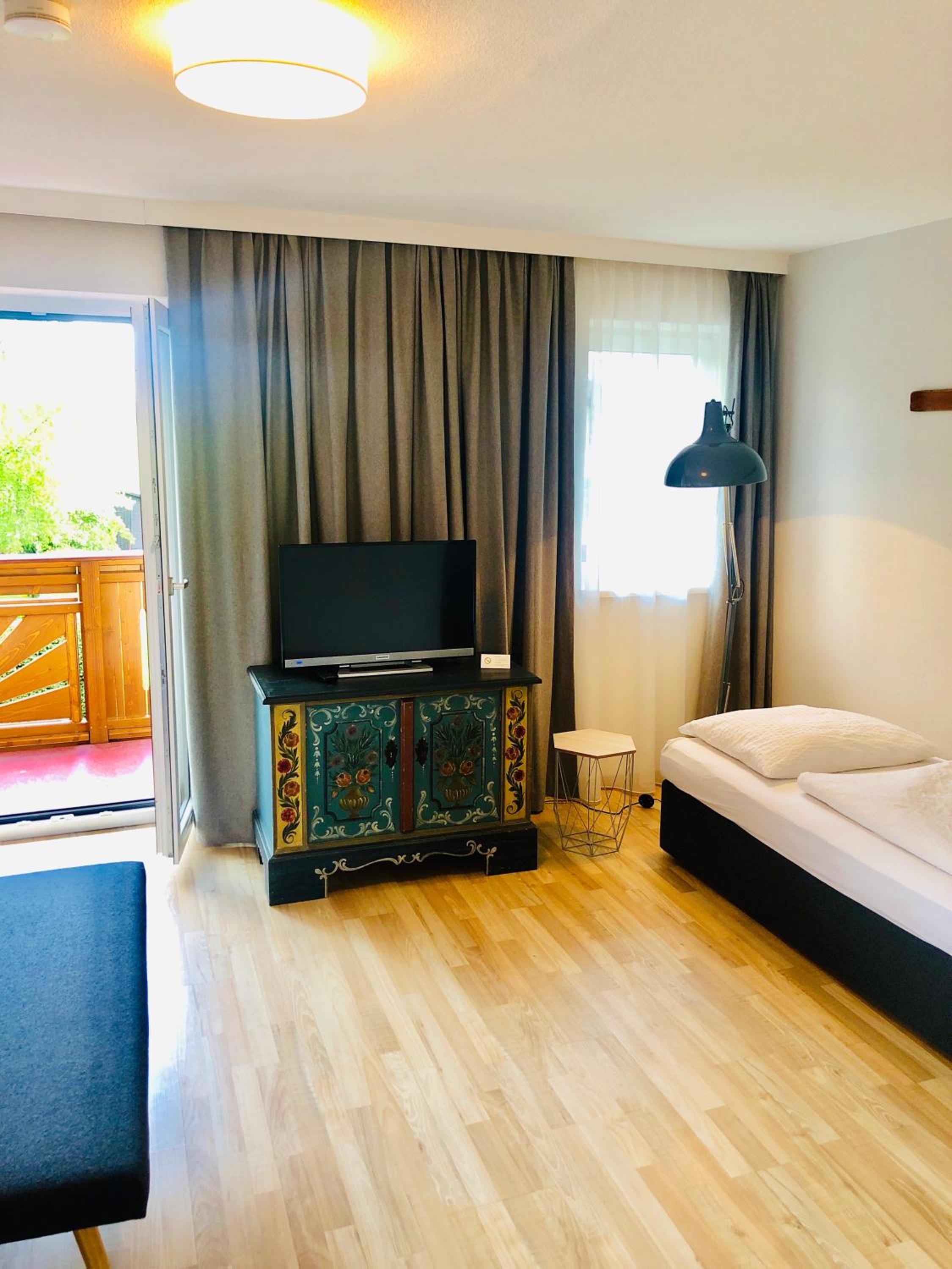 Triple Room with Balcony - Photo 12