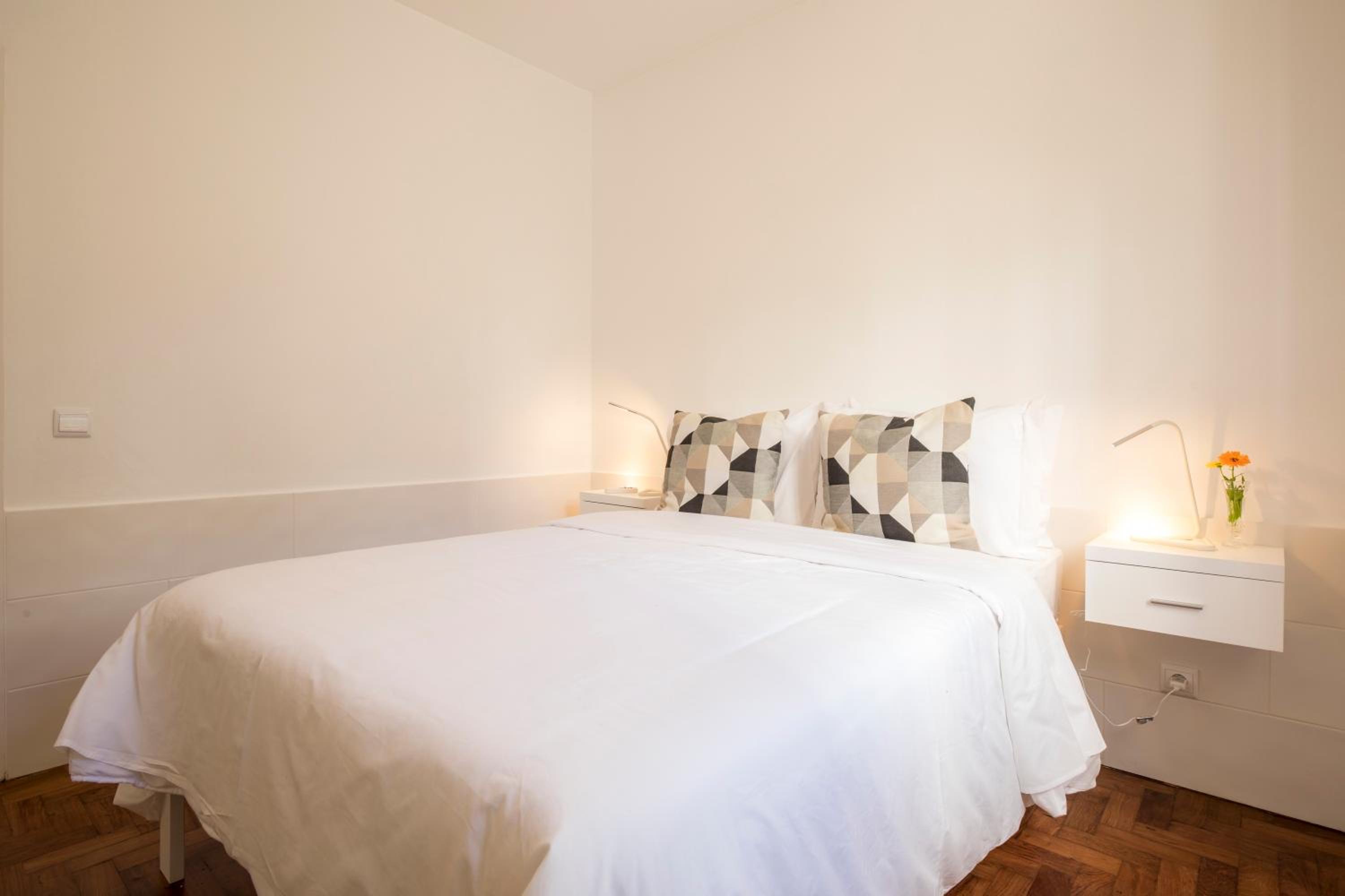 Double Room with Private External Bathroom - Photo 2