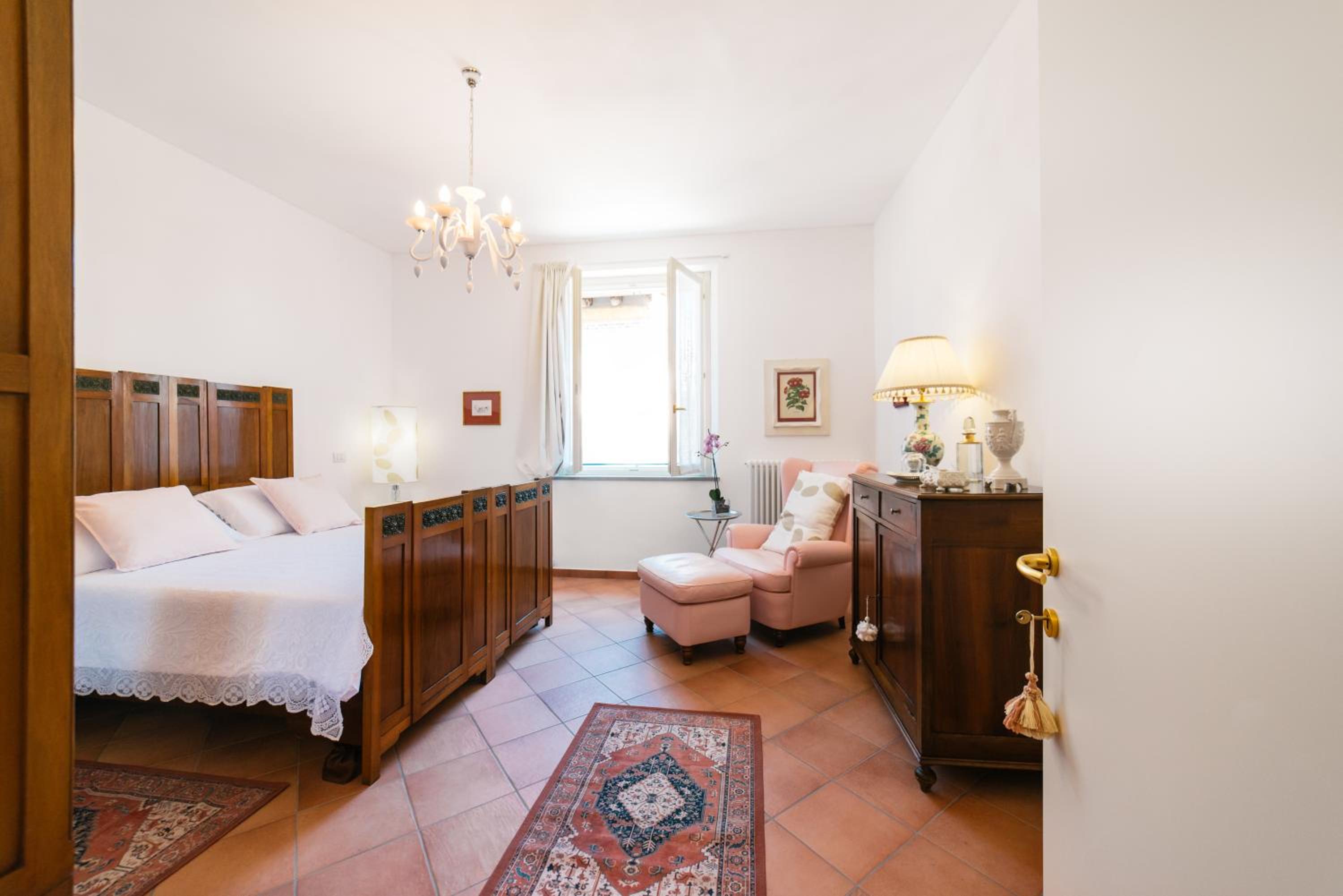 Large Double Room photo 3