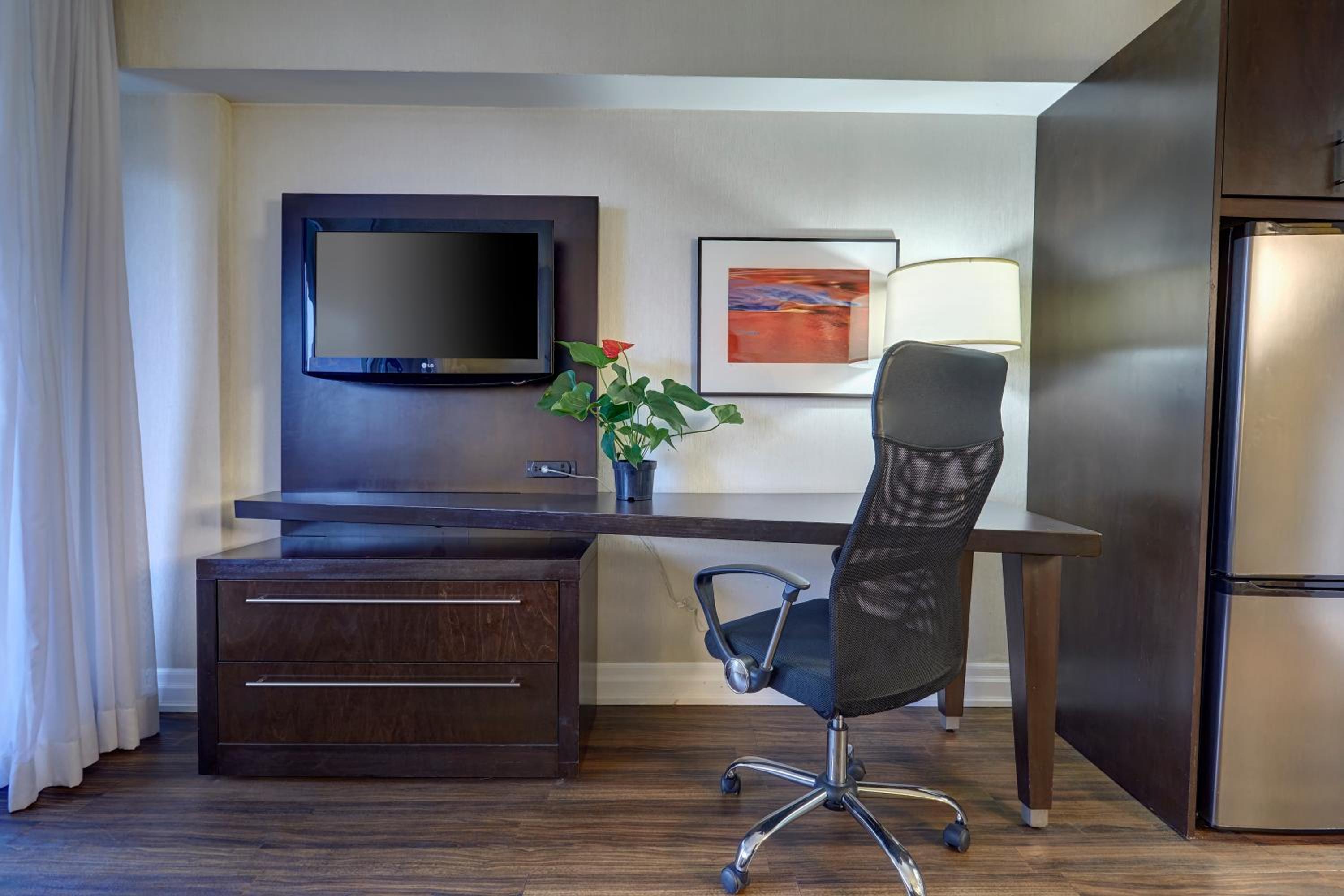 Deluxe Suite - Photo 3