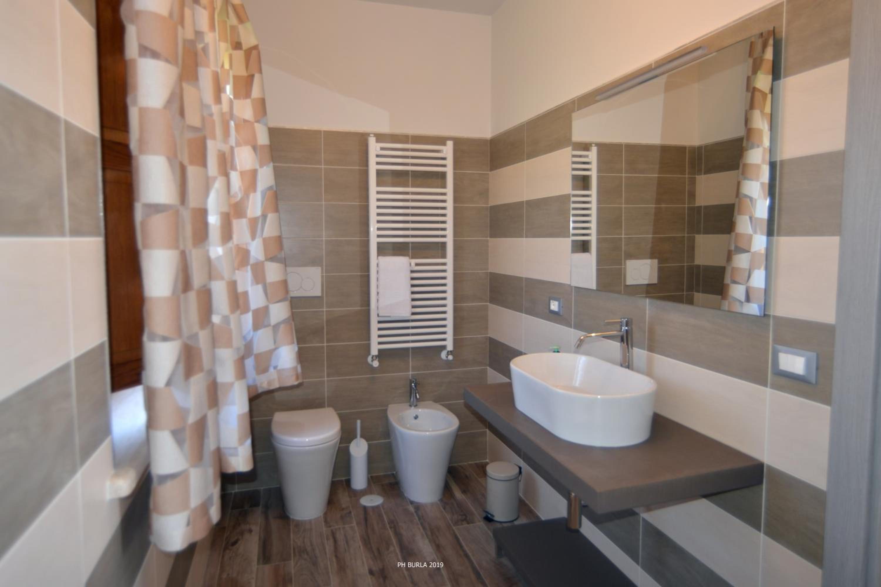 Double Room with Lake View - Photo 11