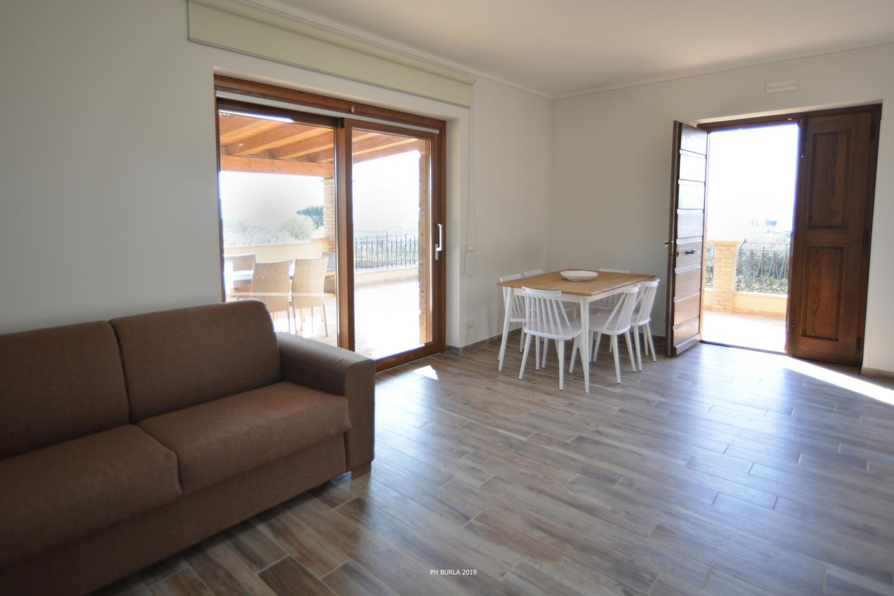 Family Room with Lake View - Photo 9