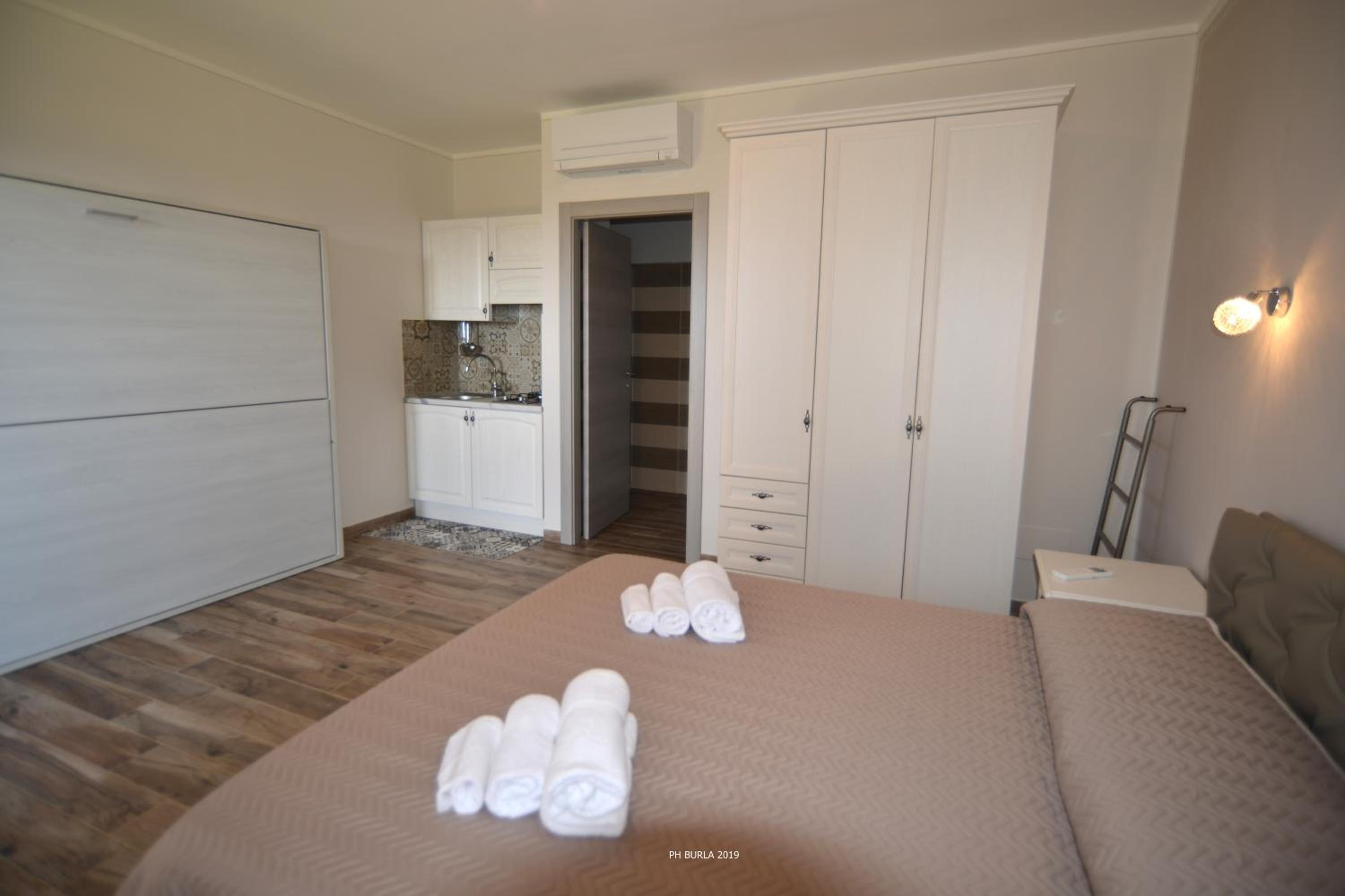 Double Room with Lake View - Photo 1