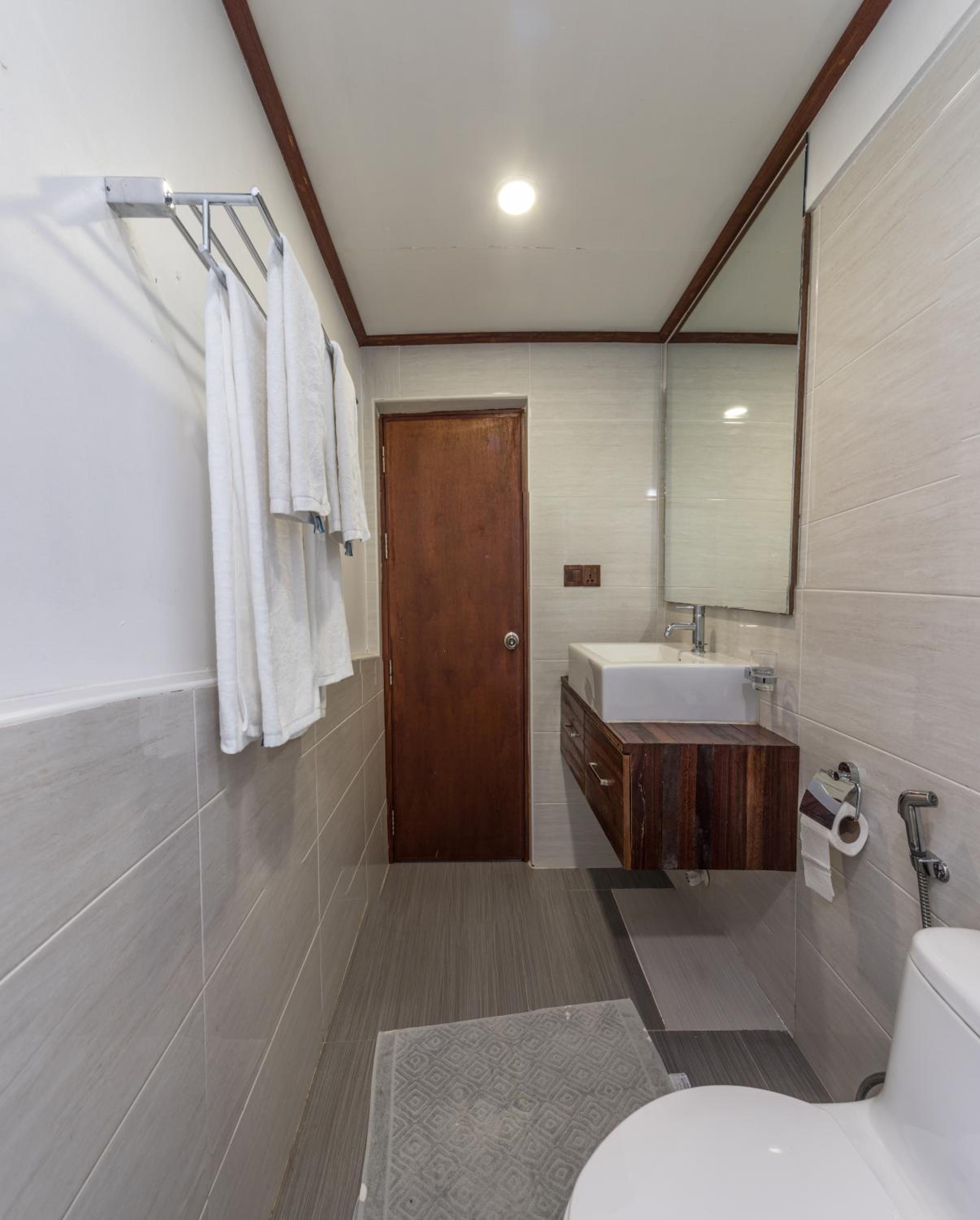 Family Room (2 Adults + 1 Child) with Sea View photo 3
