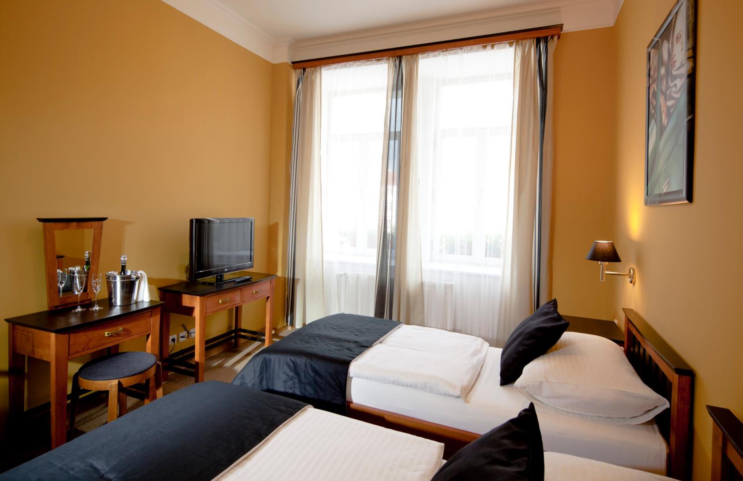 Standard Twin Room photo 2