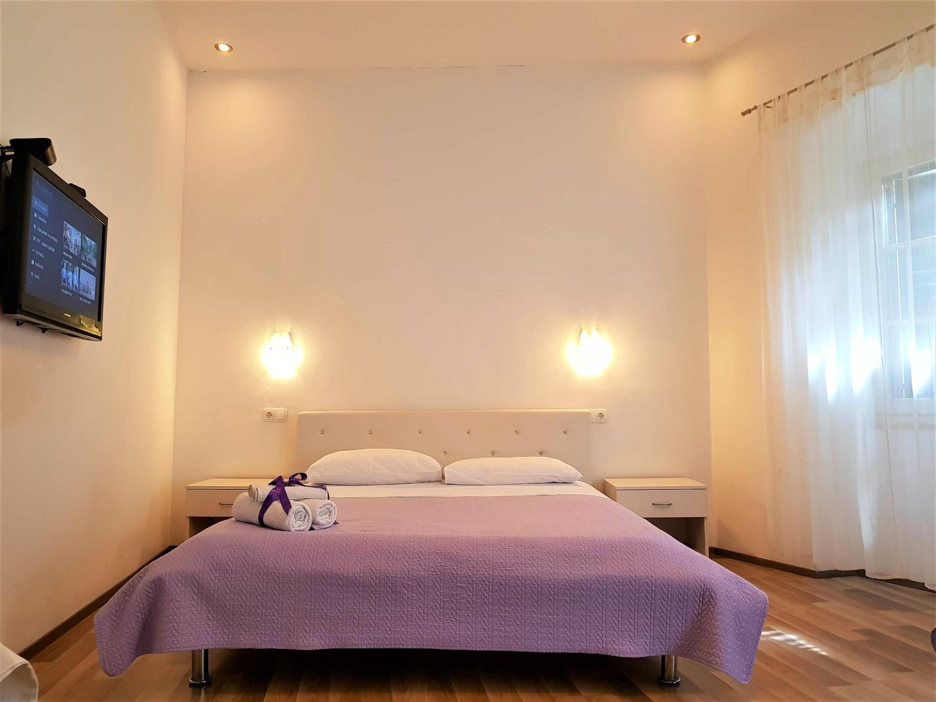 Standard Double Room - Photo 8