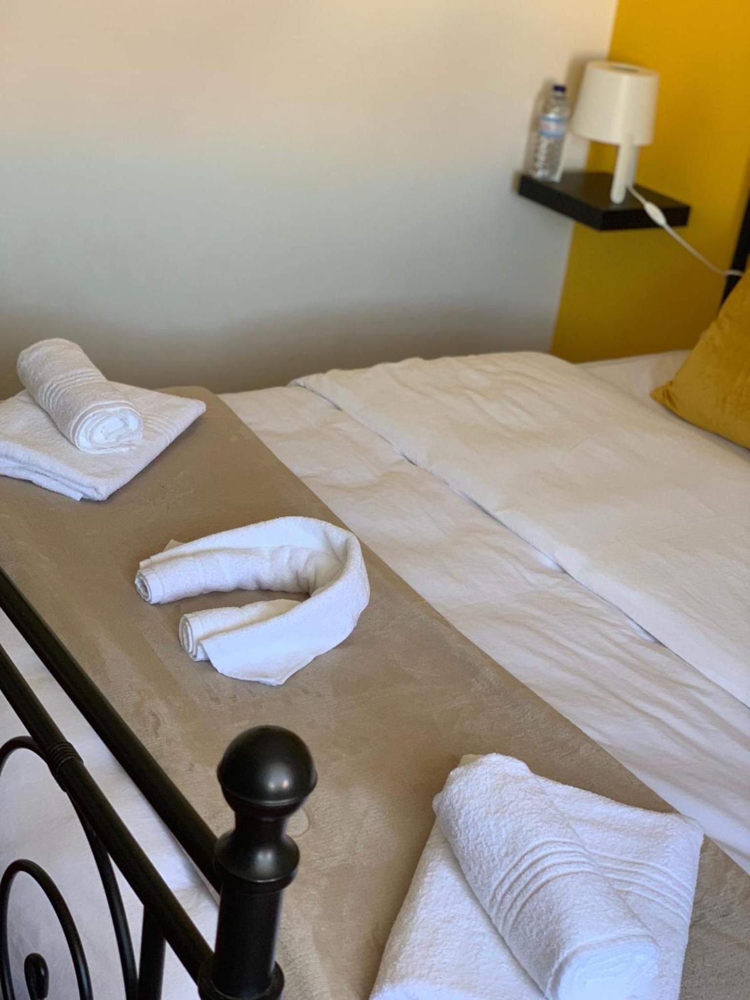 Double Room with Shared Bathroom photo 2