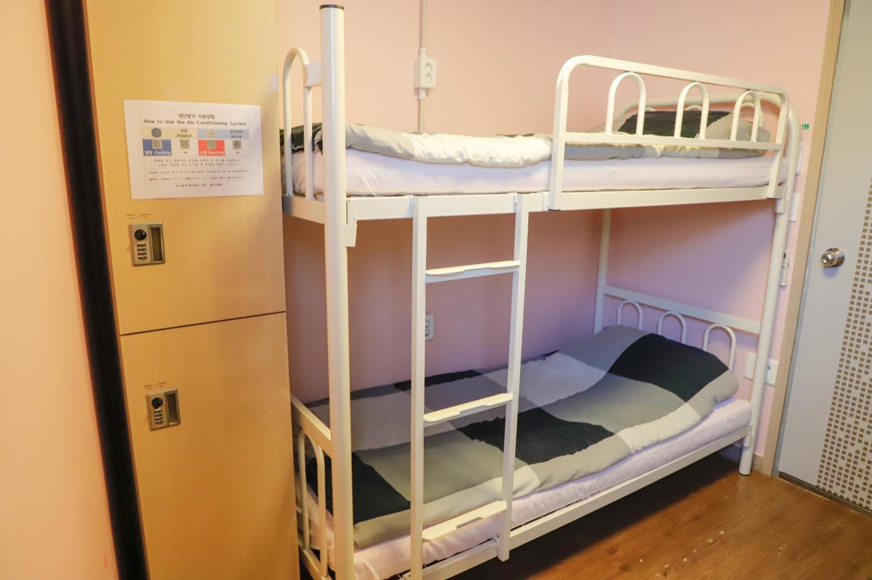 Female Quadruple Room - Photo 1