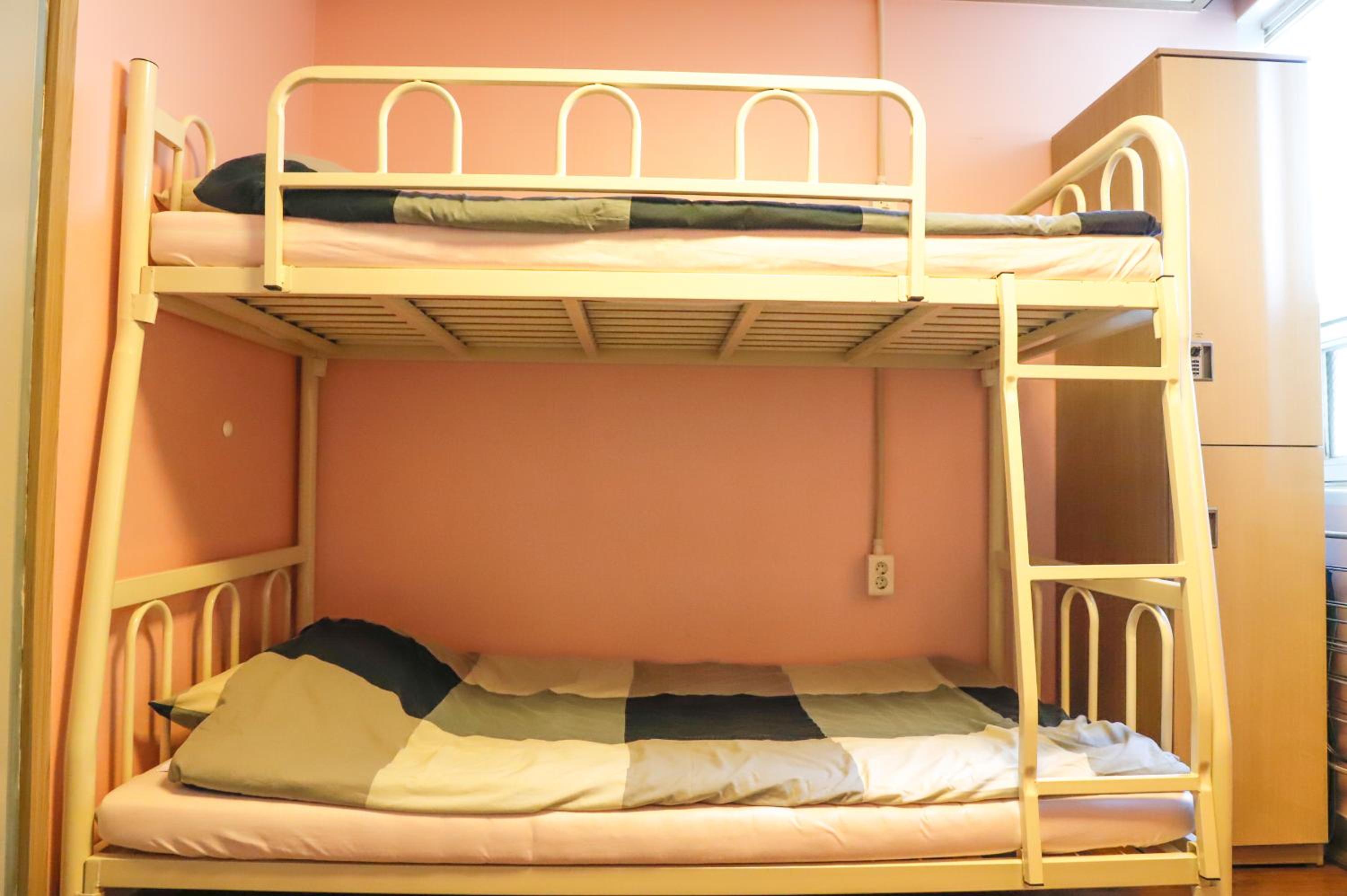 Female Quadruple Room - Photo 3