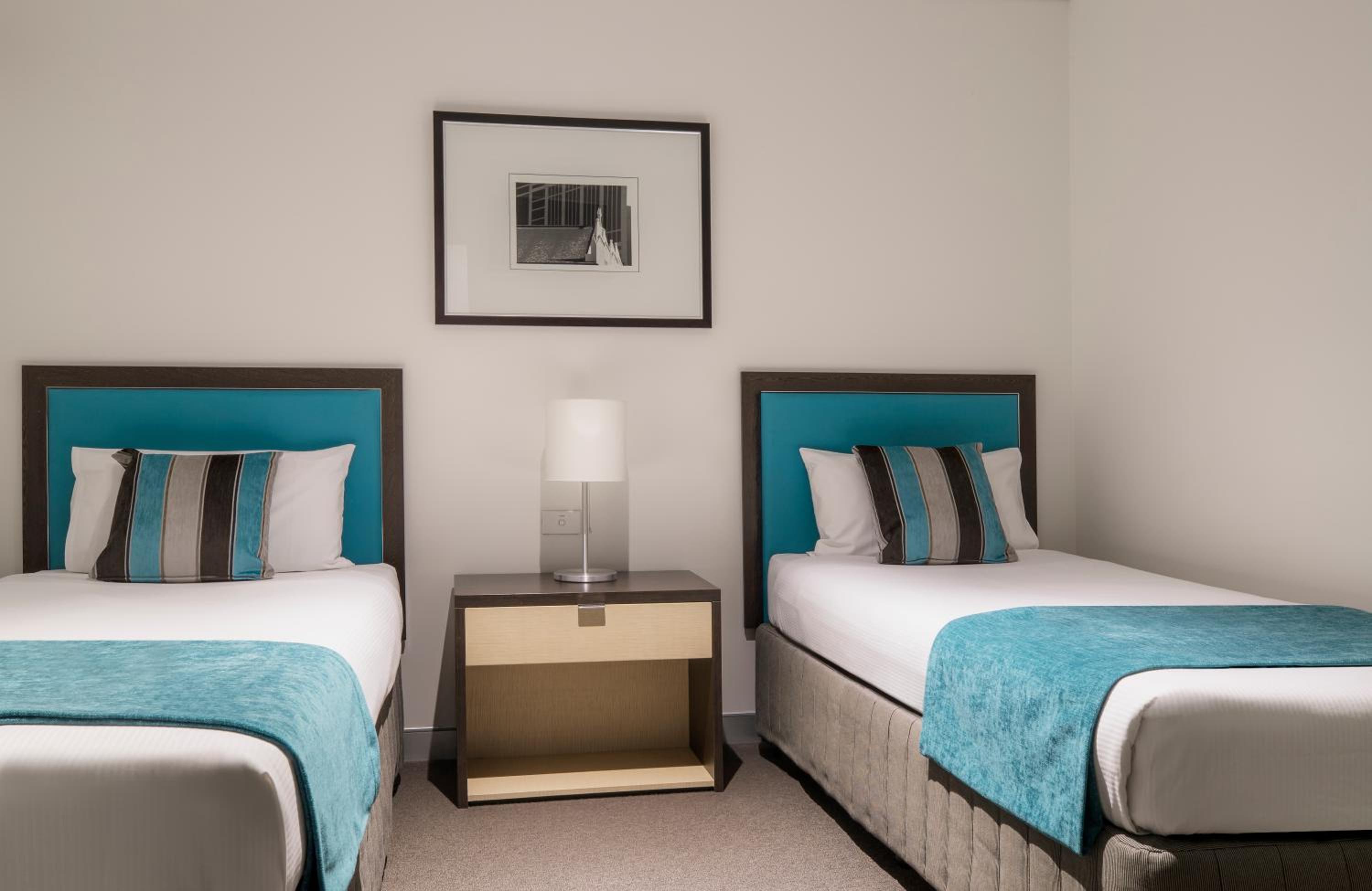 Family Suite with One King Bed and Twin Beds - Photo 3