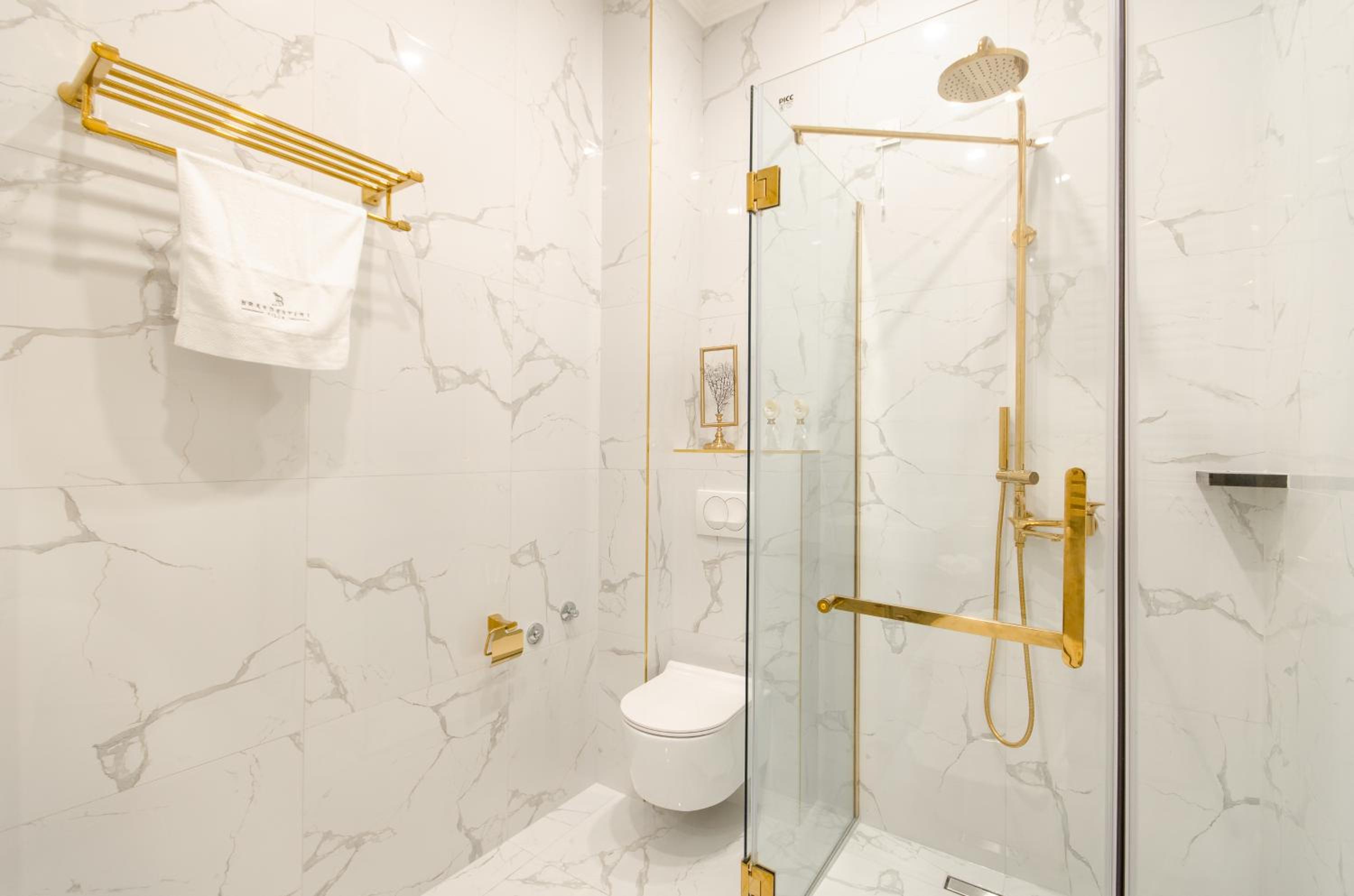 Deluxe King Room - Photo 10