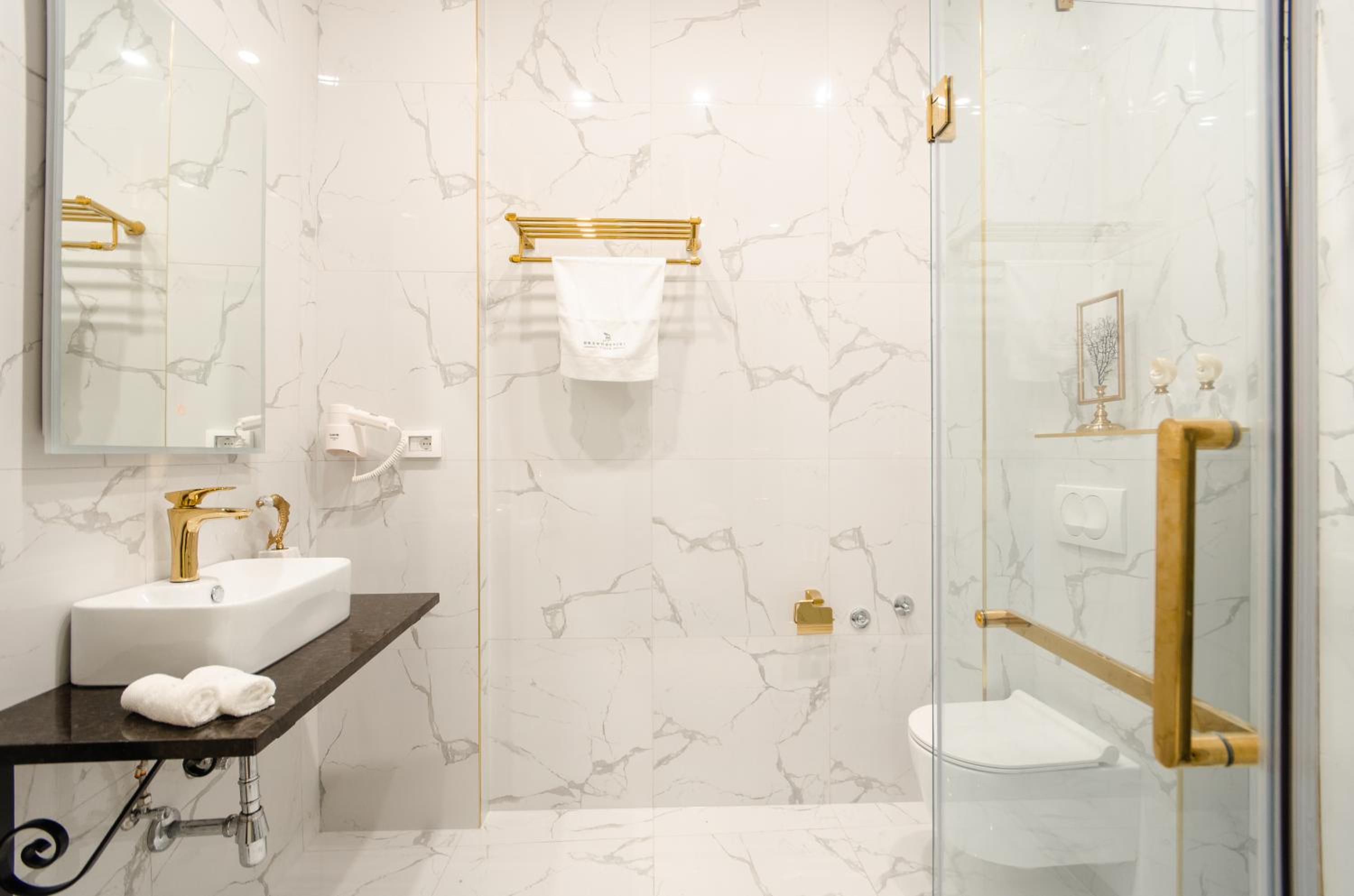 Deluxe King Room - Photo 5