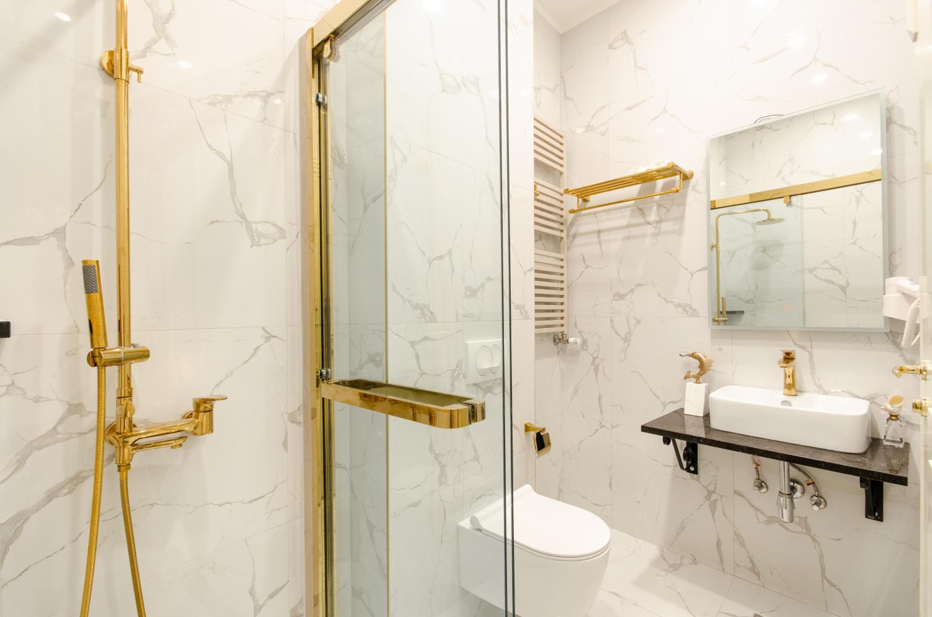 Deluxe King Room - Photo 16