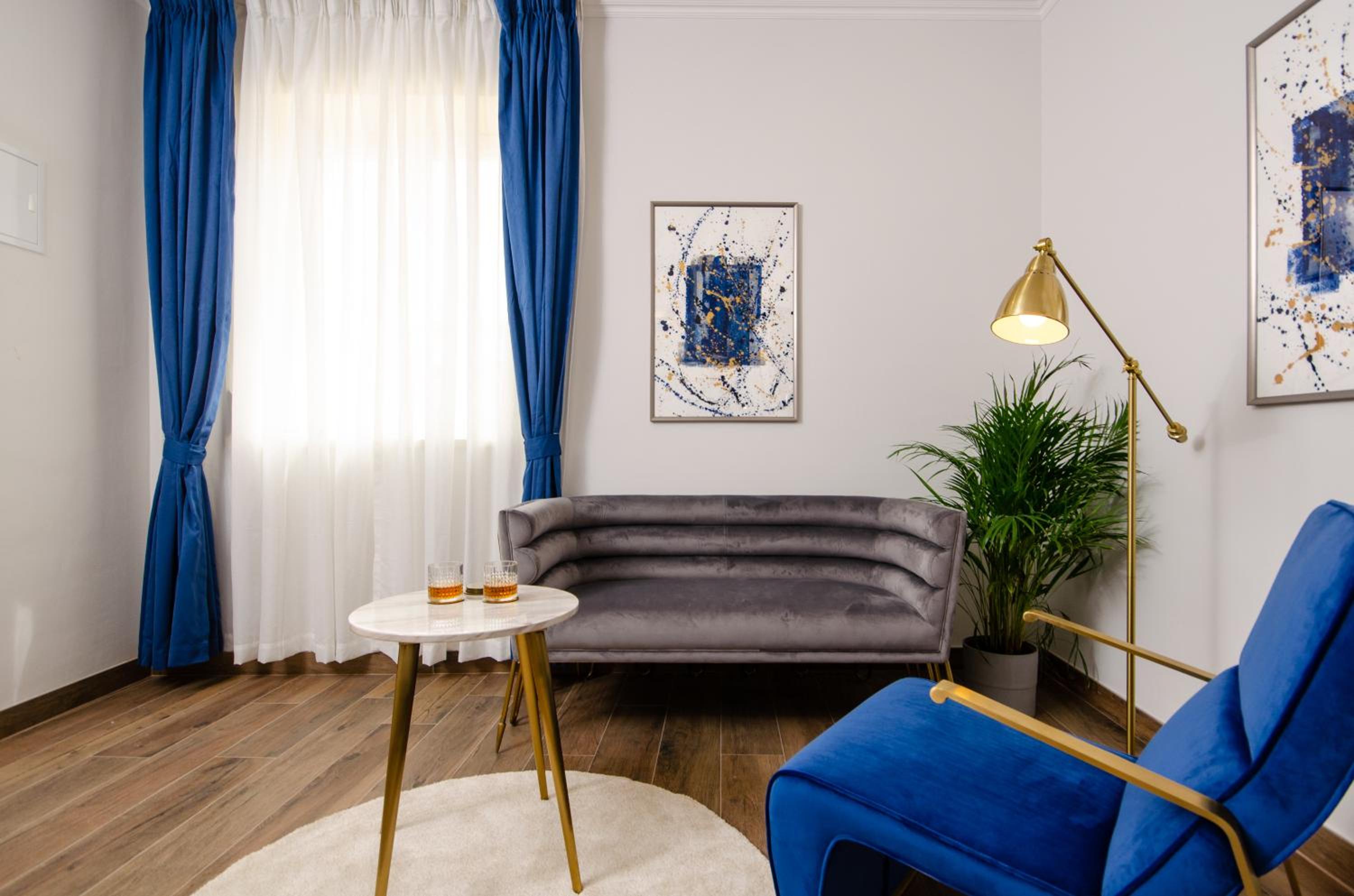 Deluxe King Room - Photo 6