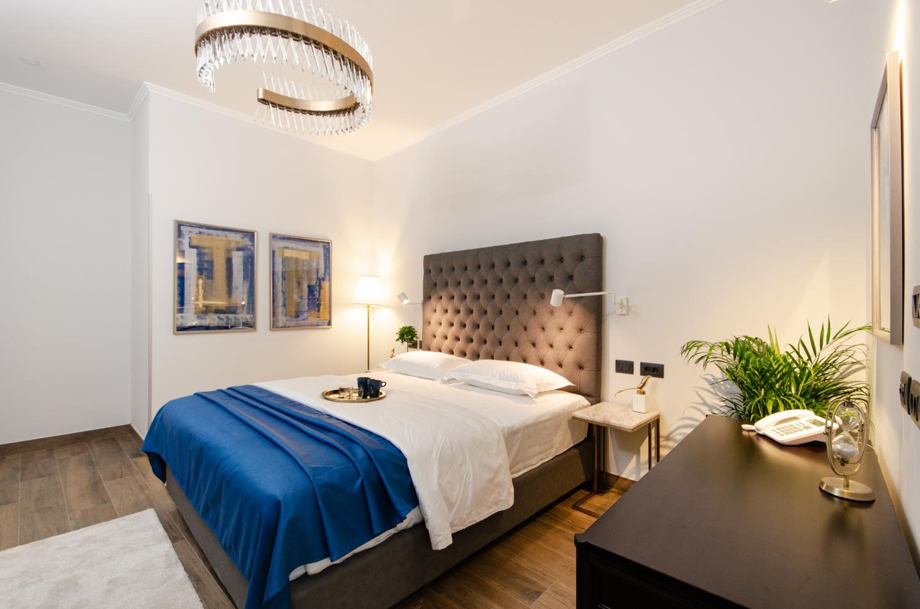 Superior King Room - Photo 13