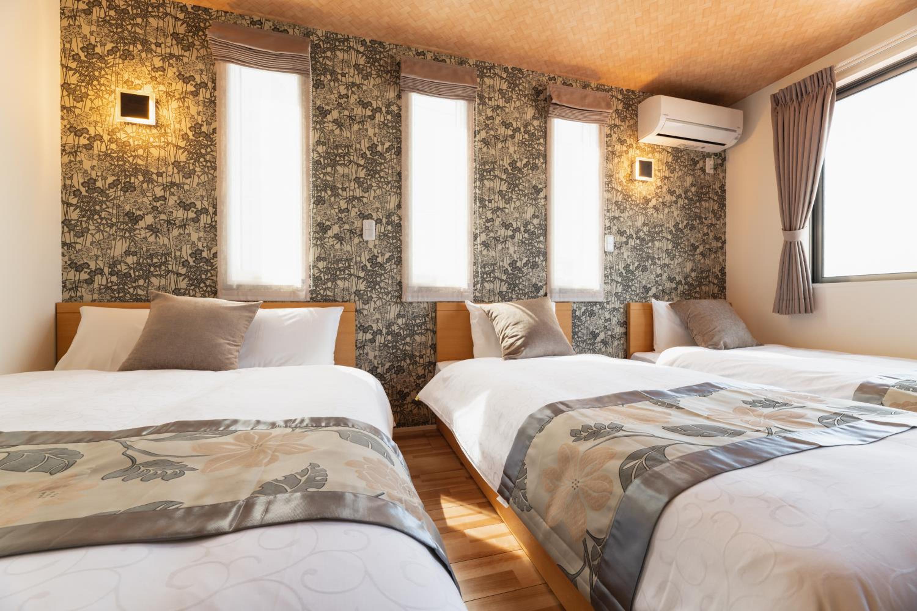 Superior Quadruple Room photo 2
