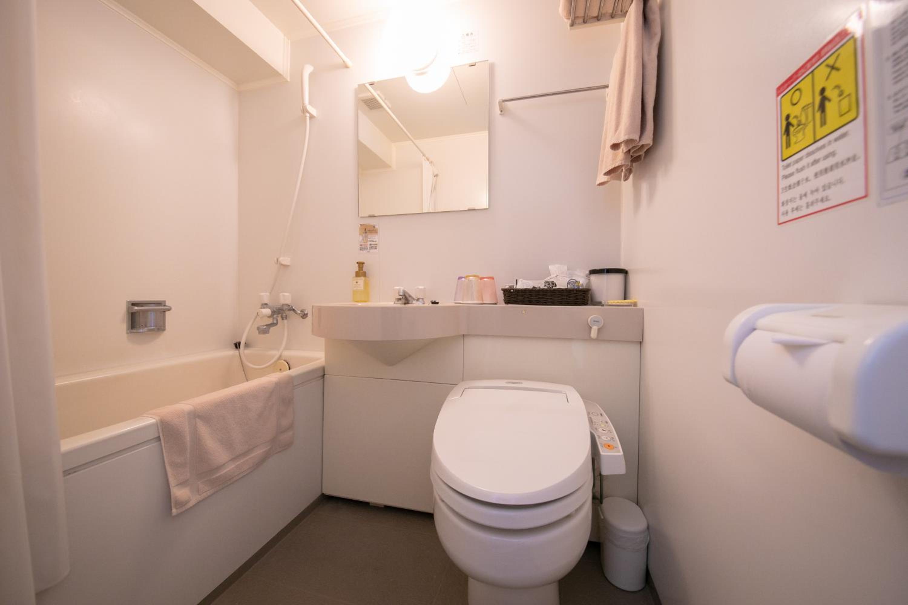 Triple Room with Partial Sea View (91 ft²) photo 3