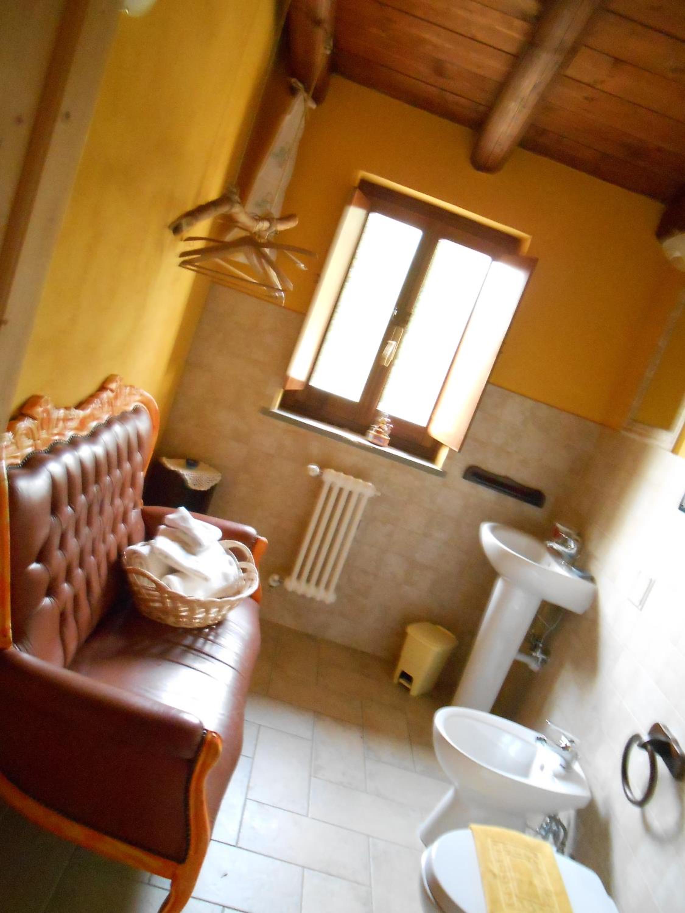Double Room - Photo 5