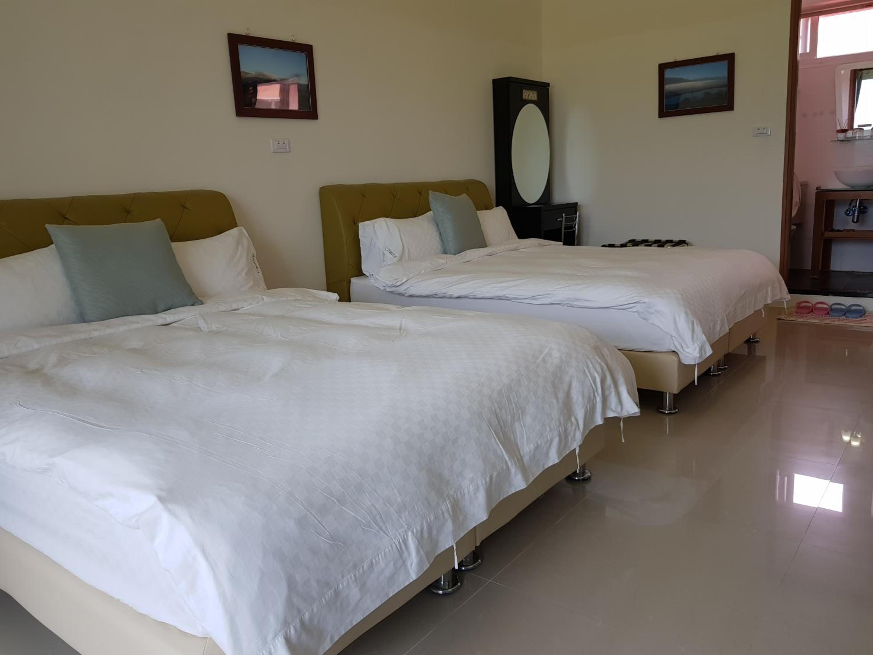Deluxe Queen Room with Two Queen Beds photo 2
