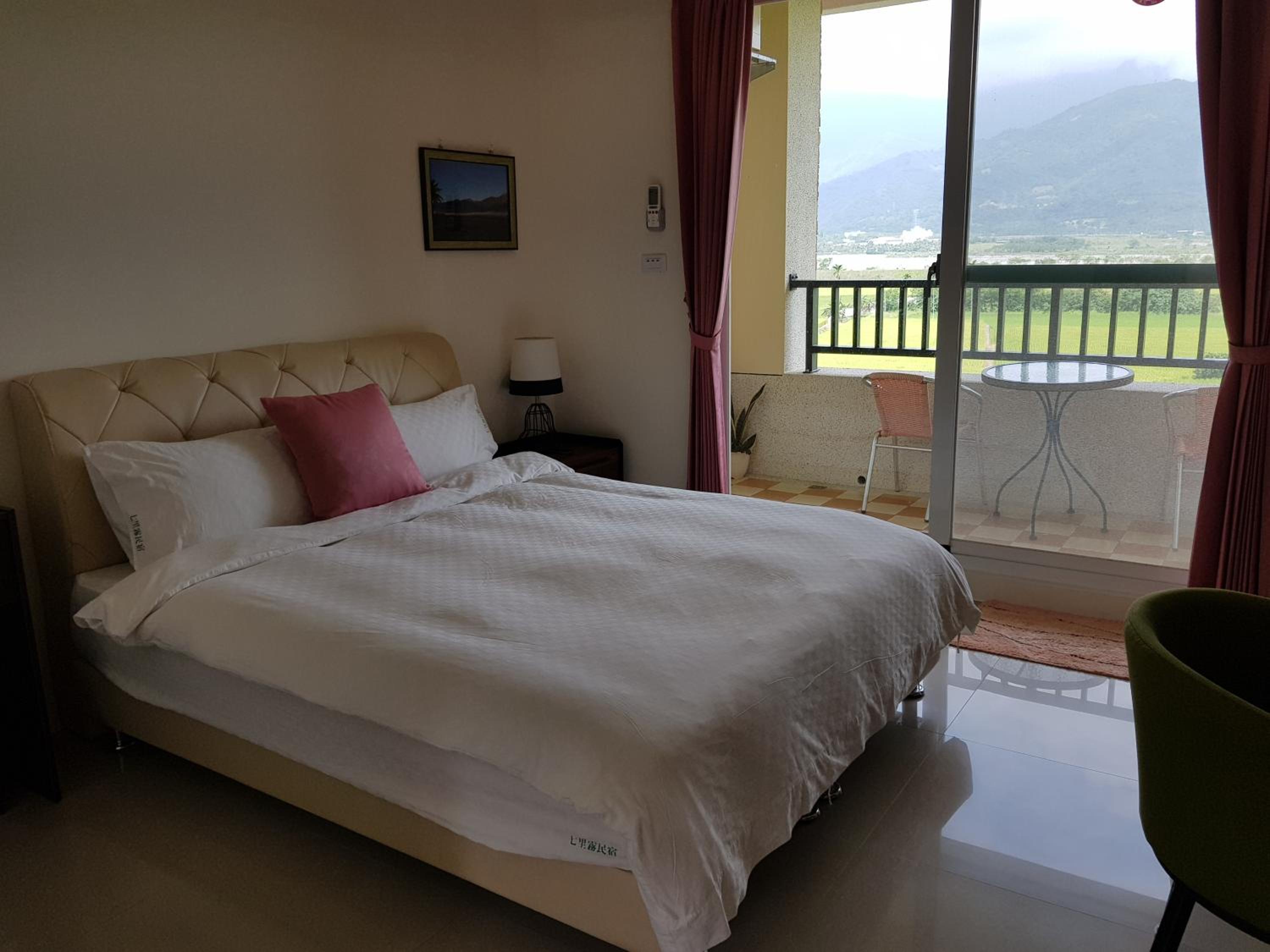 Queen Room with Balcony photo 3